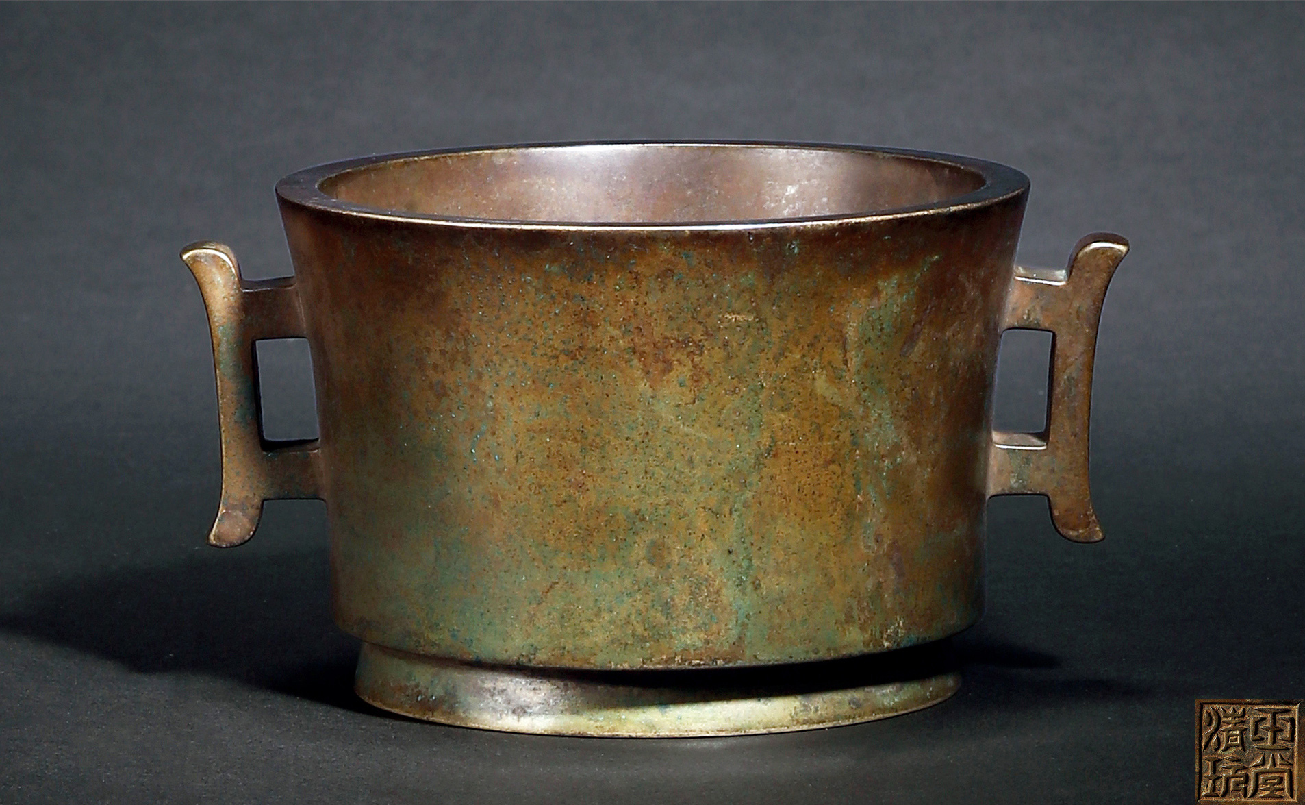 3562清中期玉堂清玩款戟耳炉