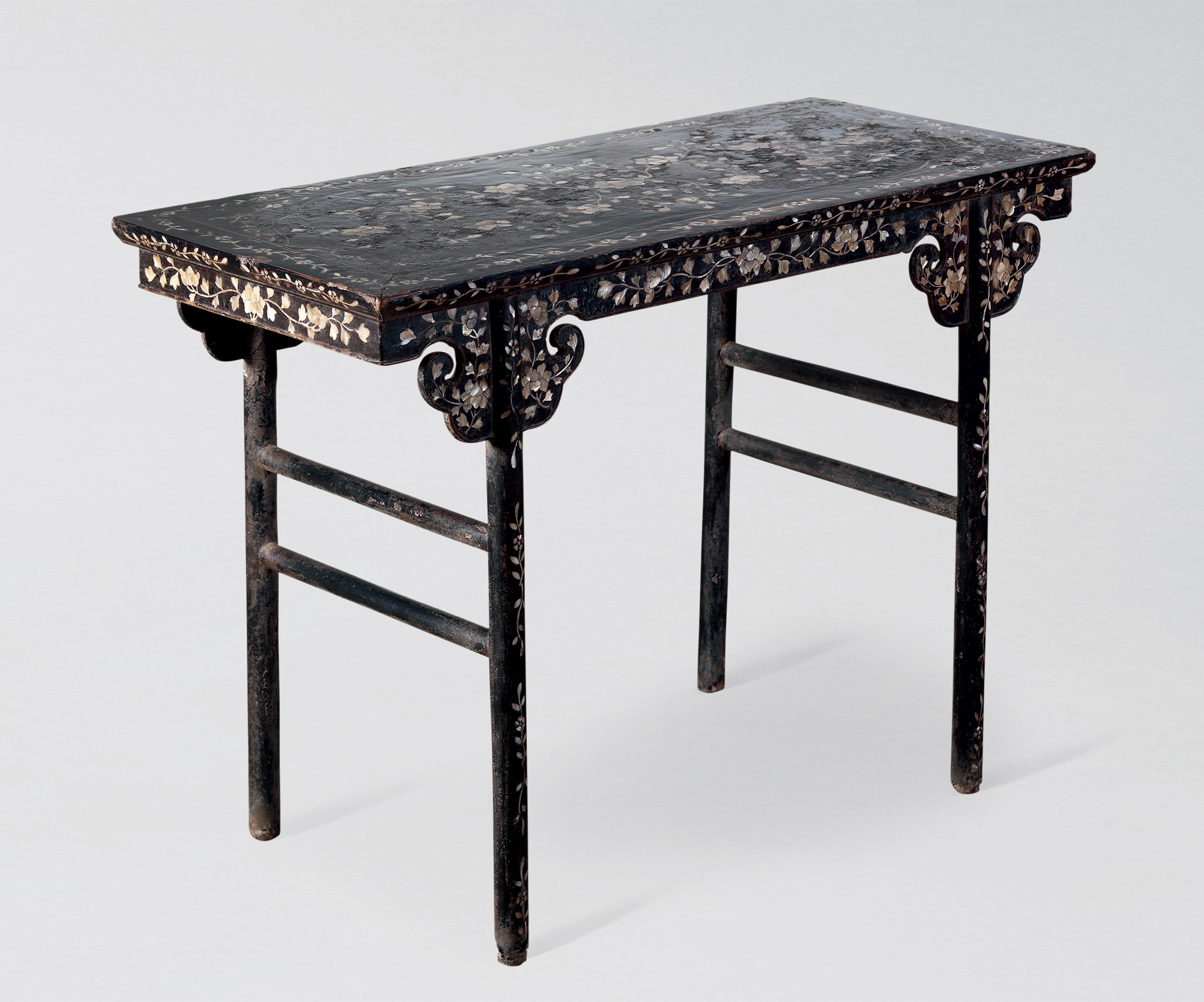 3600明晚期黑漆嵌螺钿酒桌