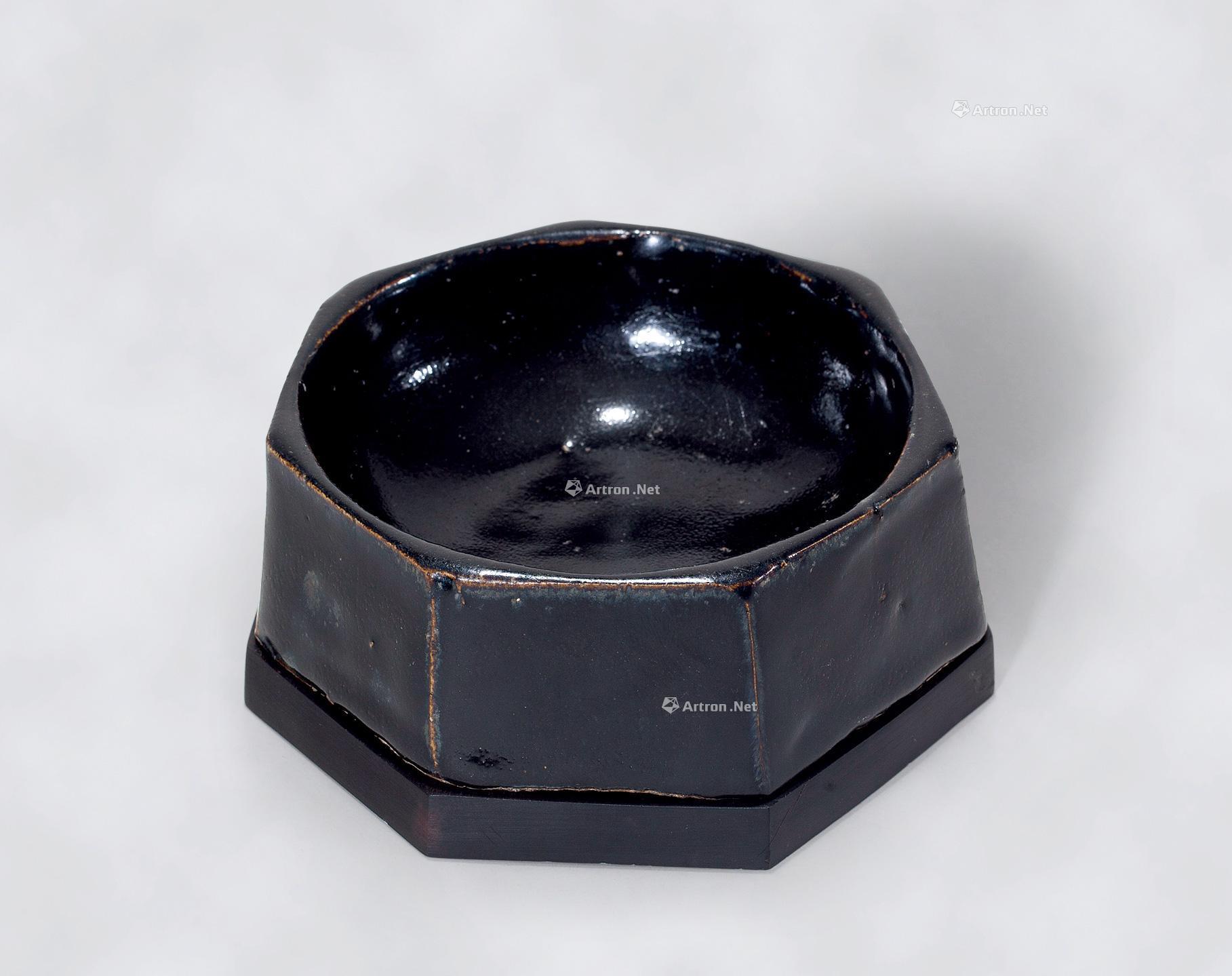 1638 晚唐 耀州窑 黑釉六方洗