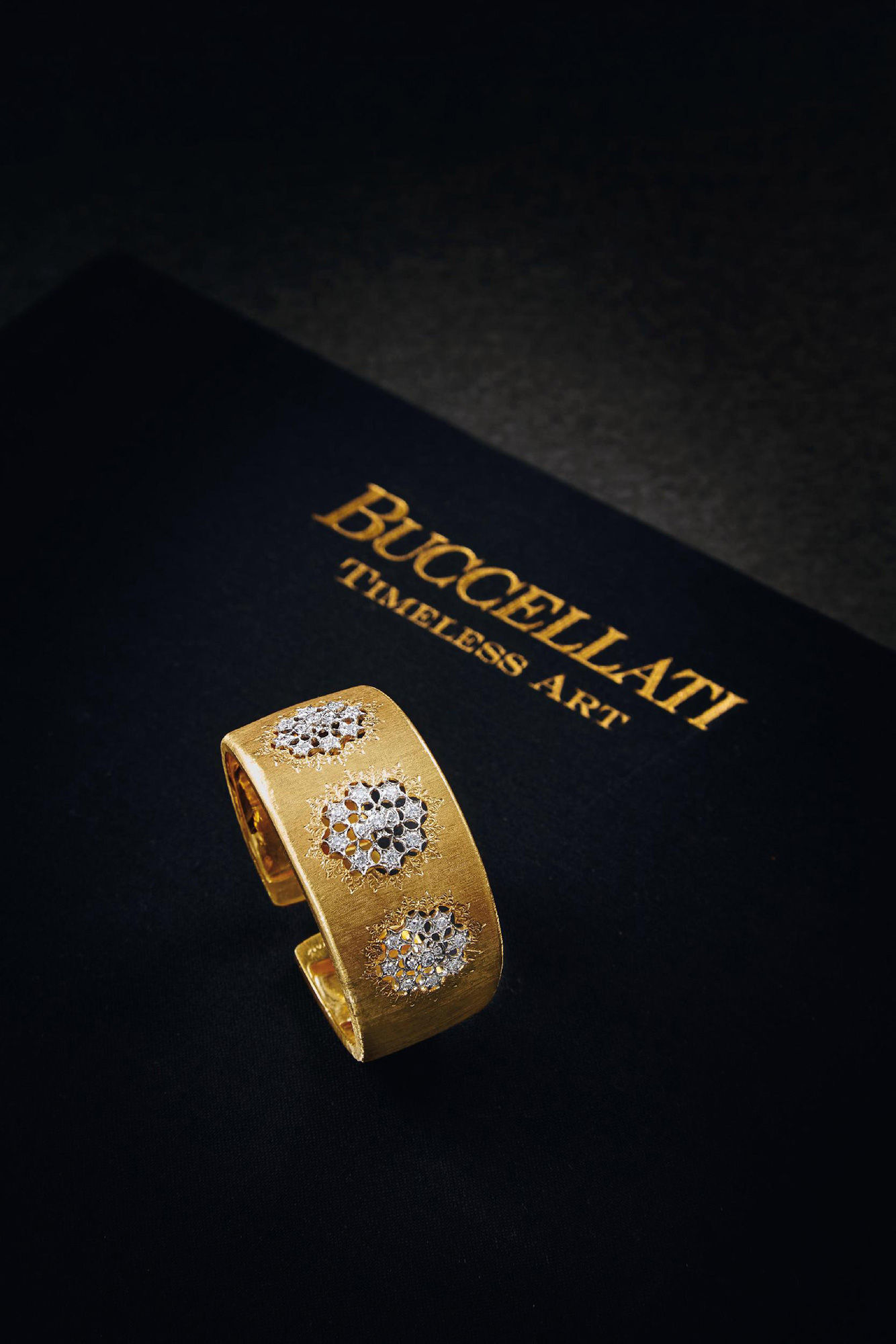 17198黄金配钻石手镯布契拉提buccellati