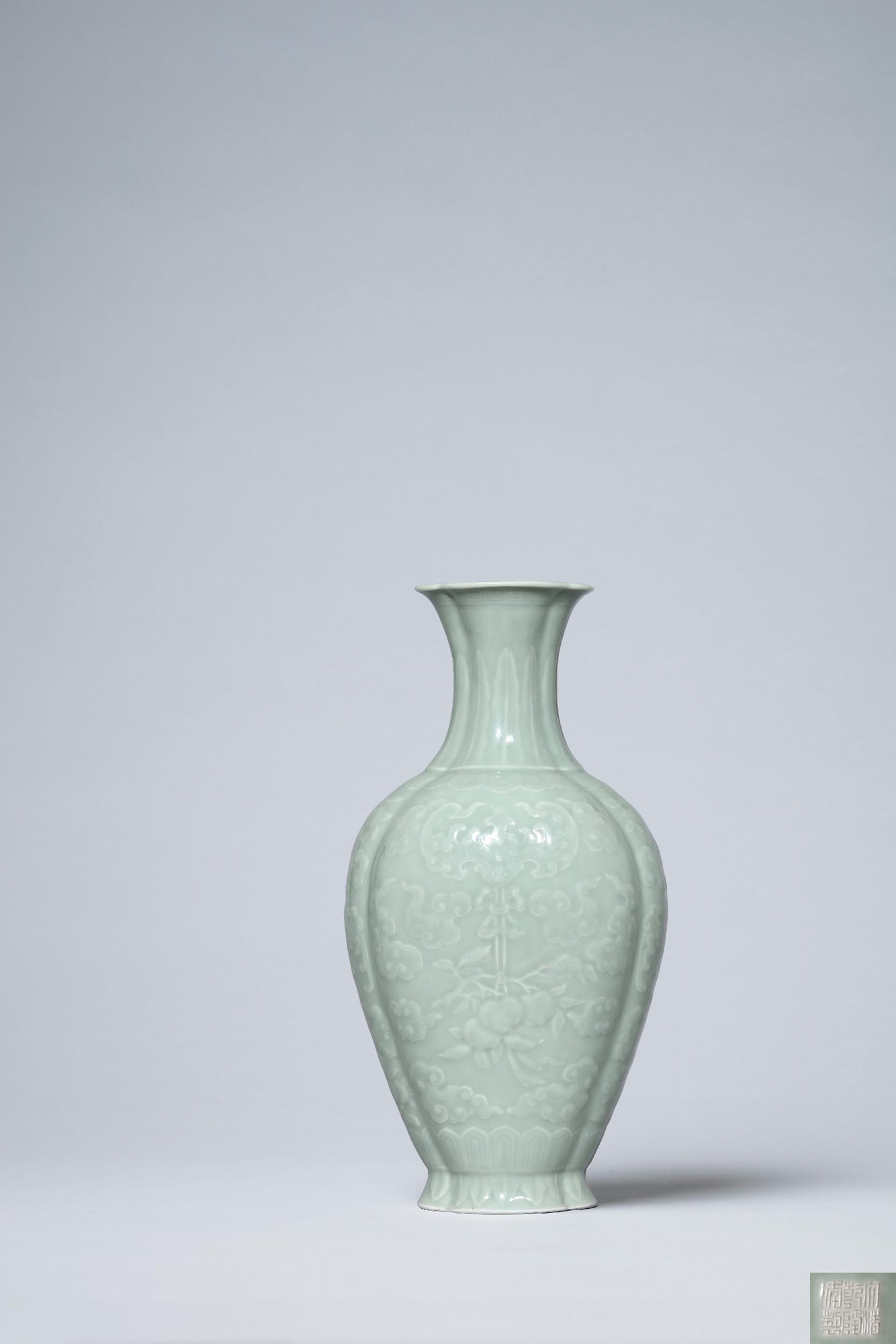 豆青釉印福寿海棠瓶】拍卖品_图片_价格_鉴赏_清代单色釉瓷器_雅昌