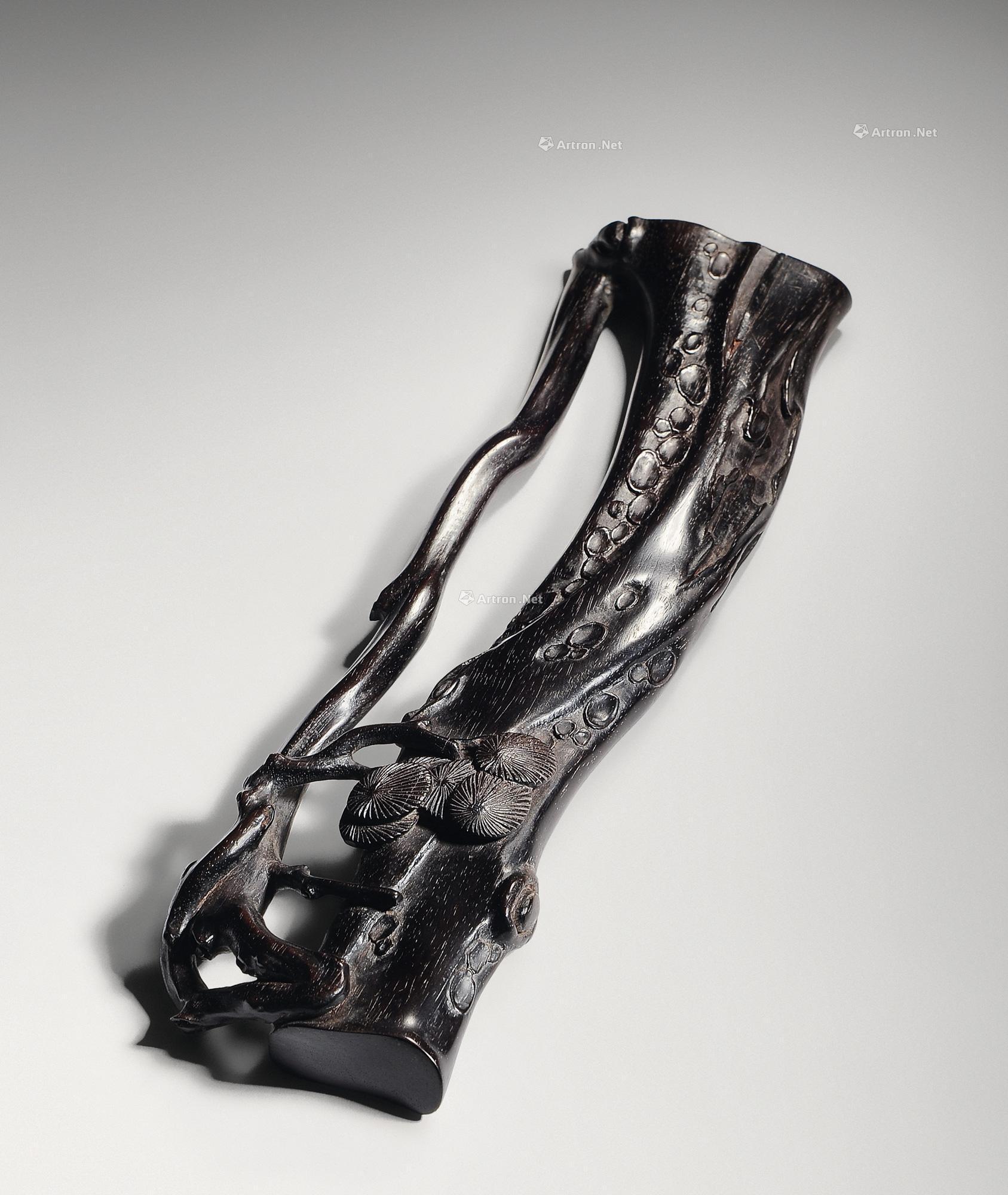 1356清紫檀松纹臂搁