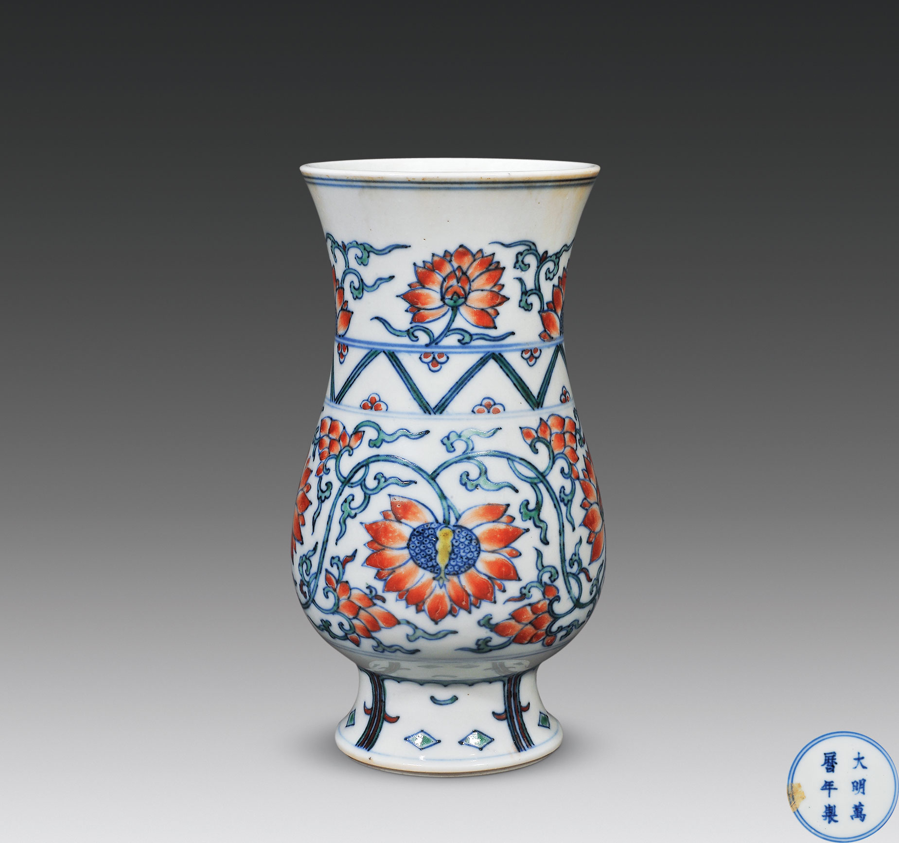 【清中期 斗彩缠枝莲纹琵琶尊】拍卖品_图片_价格_鉴赏_清代斗彩瓷器