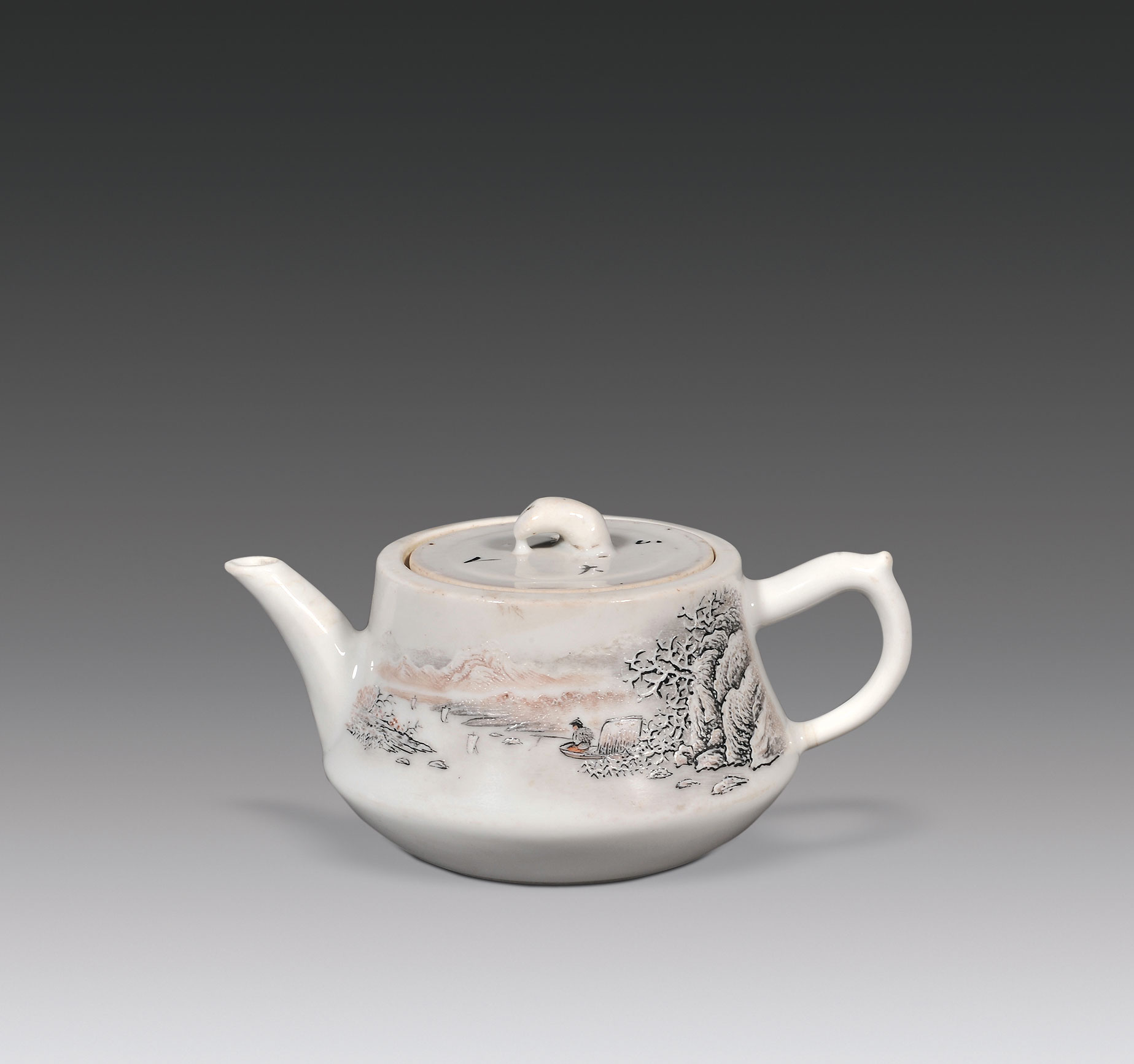 4251 民国 何许人款粉彩寒江独钓图壶