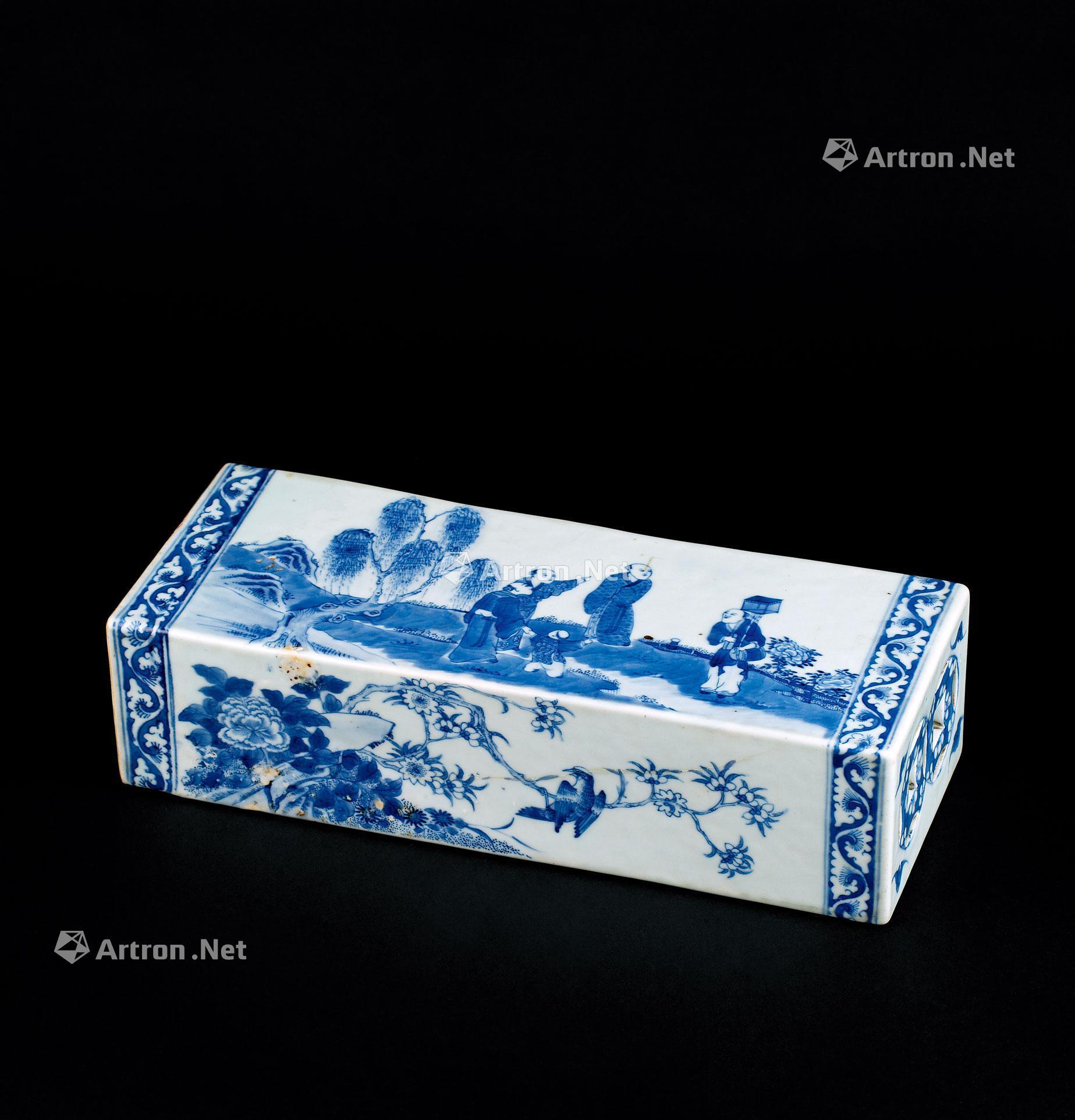 1084 清同治(1862～1874) 青花人物纹枕