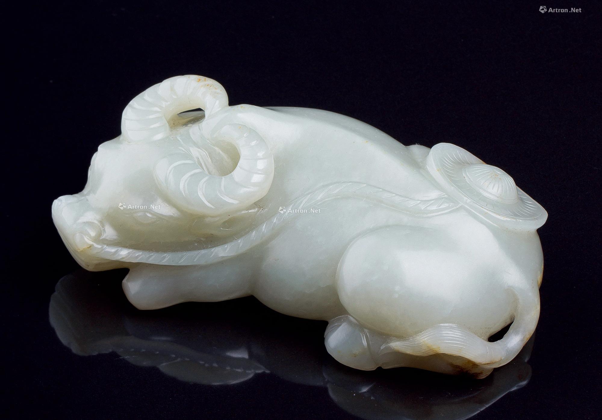 1140 清 青白玉雕卧牛摆件