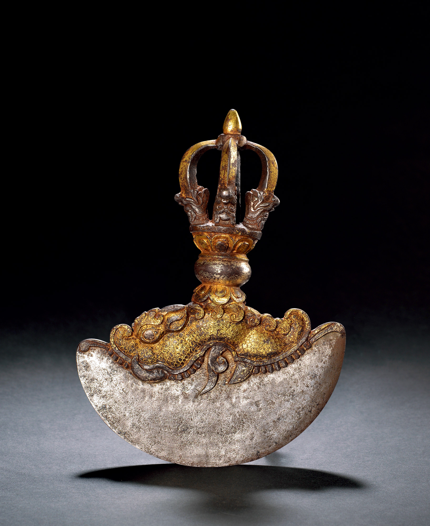 331116世纪铁鎏金摩羯鱼金刚钺刀