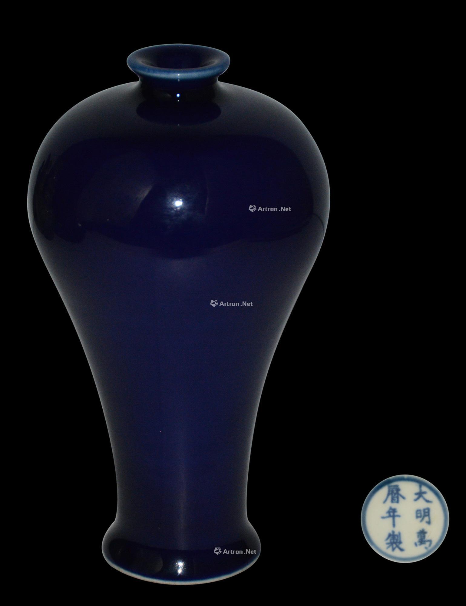 0060 霁蓝釉梅瓶