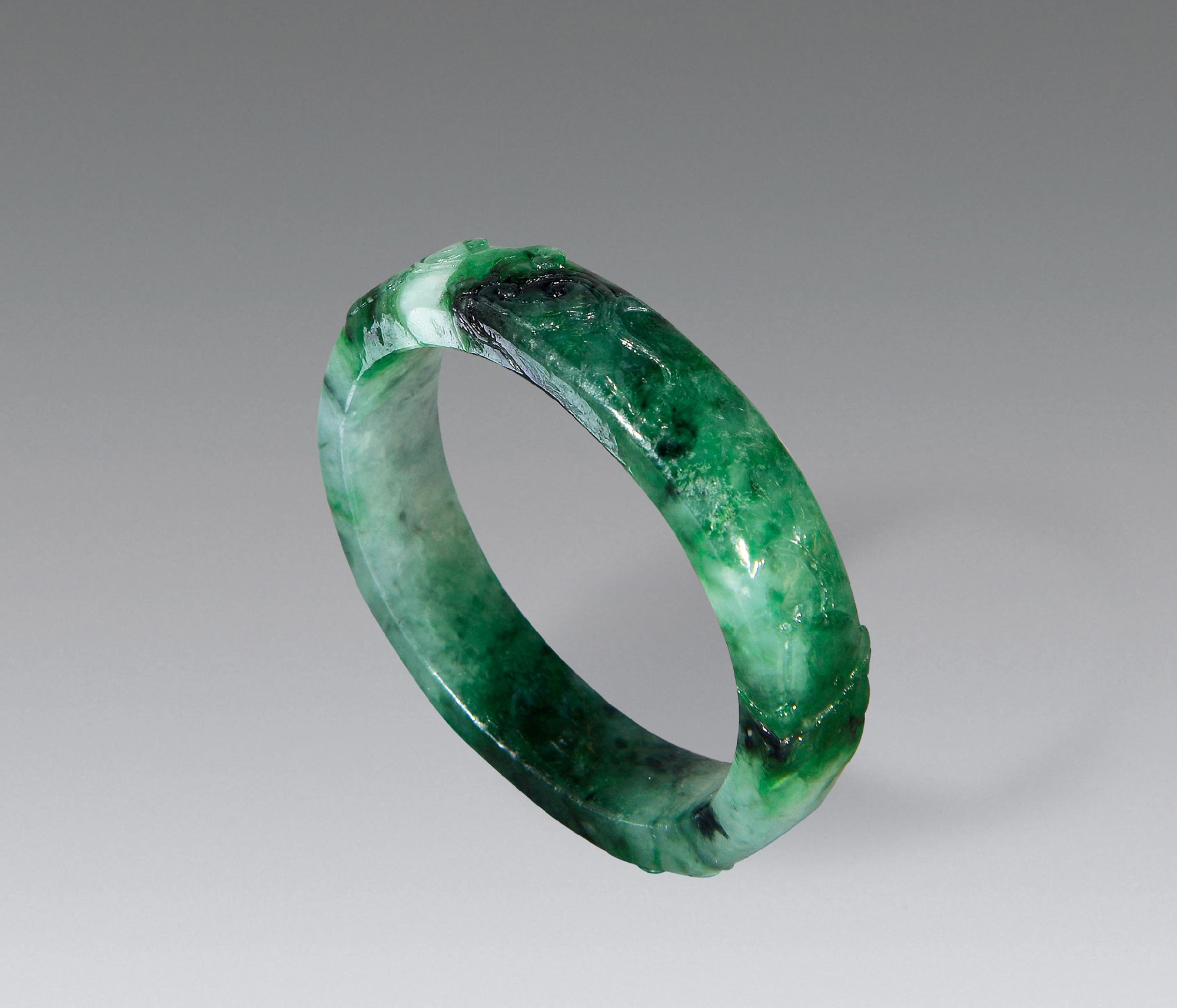 1164 清 翡翠如意纹贵妃镯