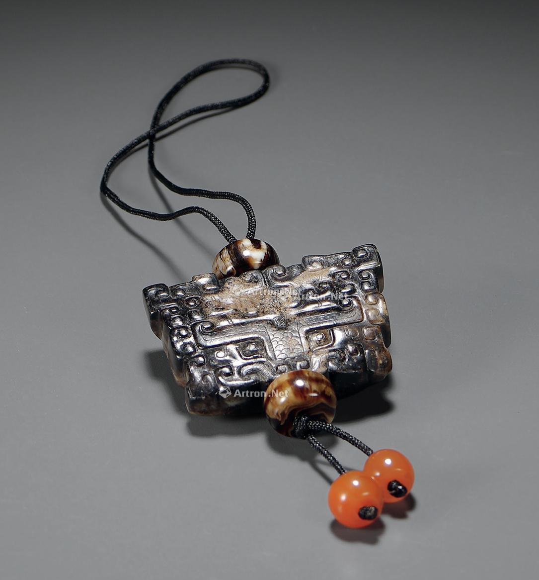 1828战国玉雕兽面纹挂件