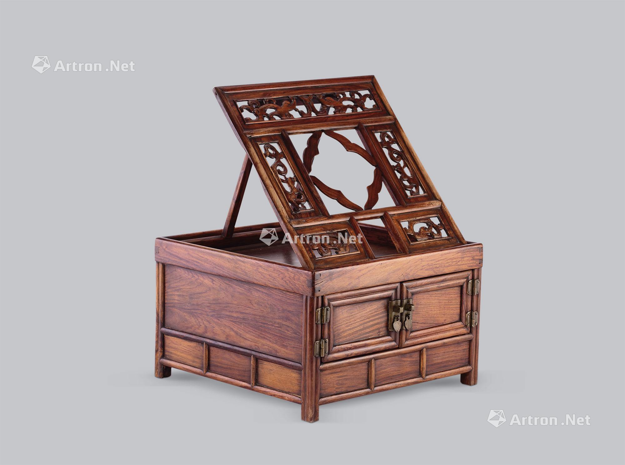 0212清早期黄花梨透雕夔龙纹镜架