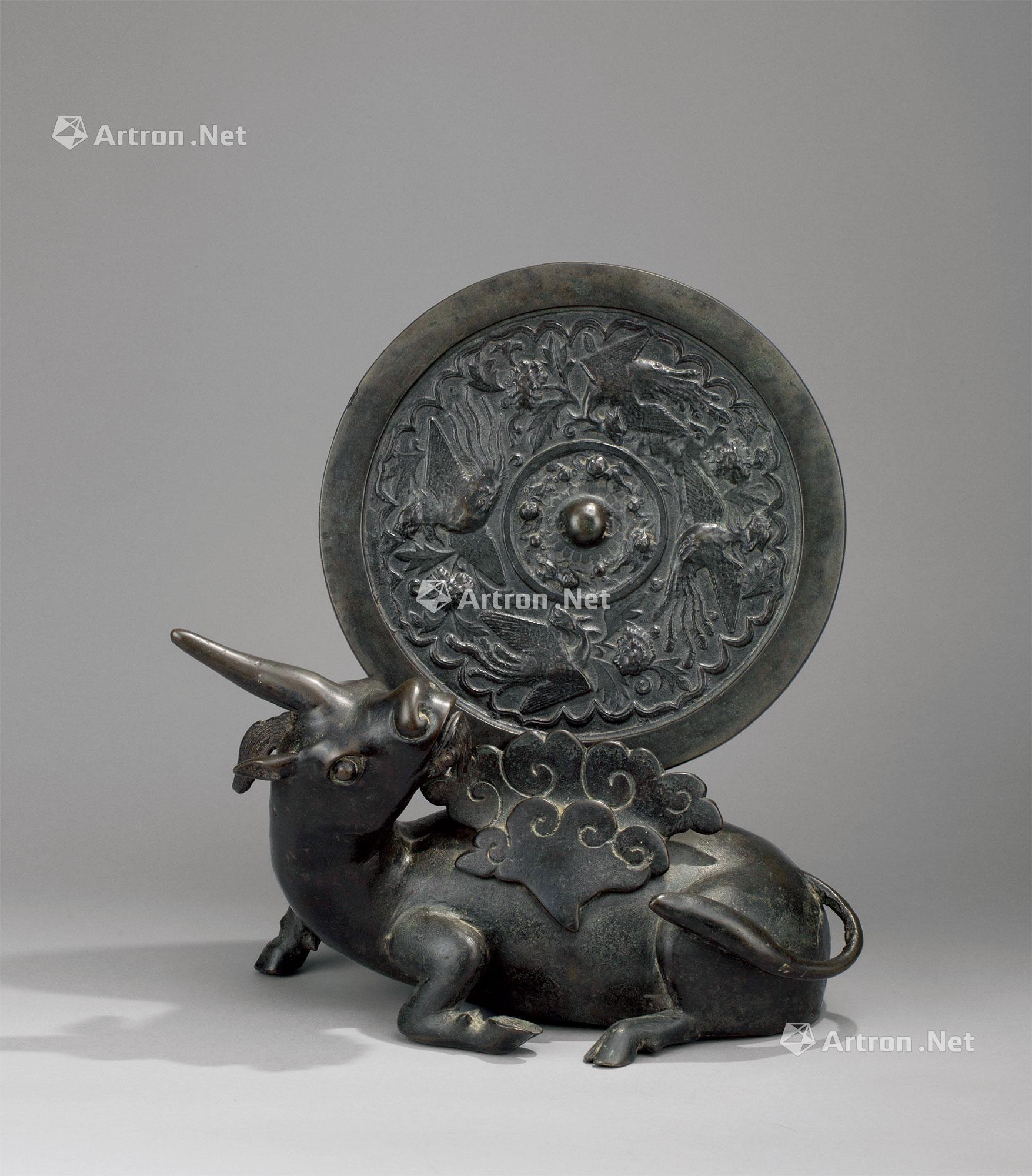0823明代13681644年铜犀牛望月镜架铜镜二件一组