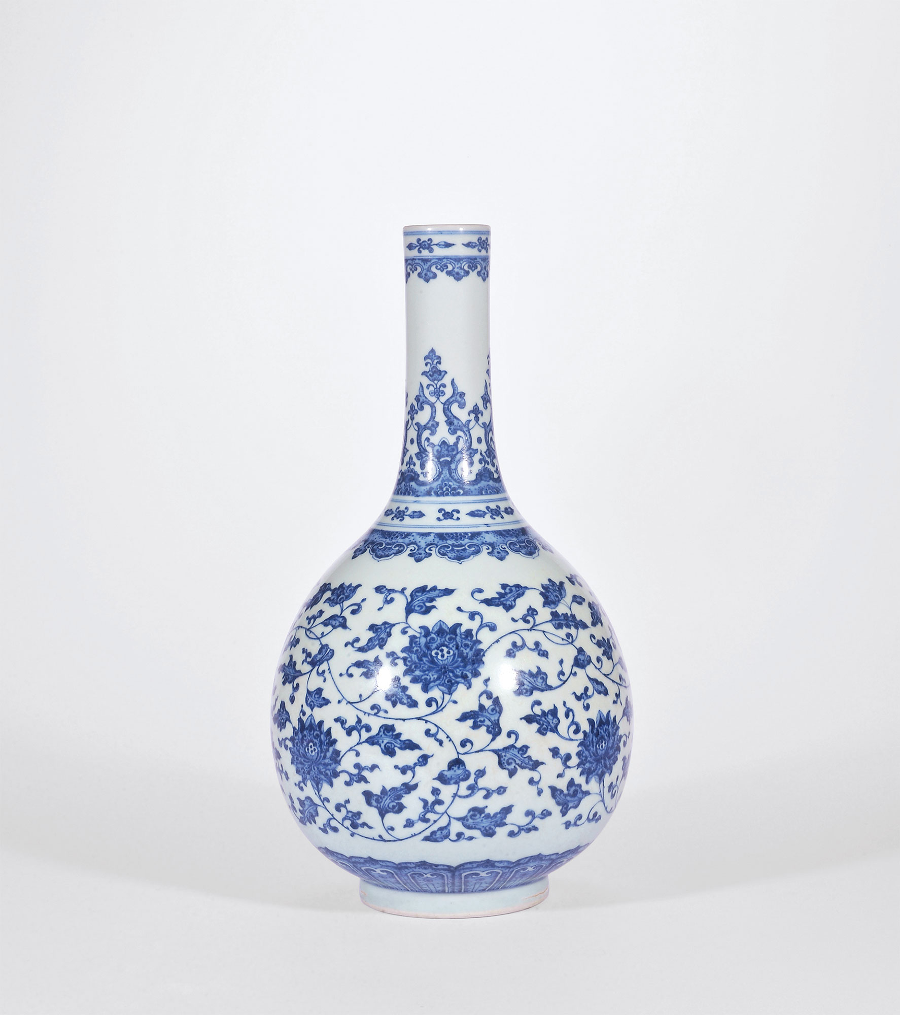 【清乾隆 青花缠枝莲纹胆瓶】拍卖品_图片_价格_鉴赏_清代青花瓷器