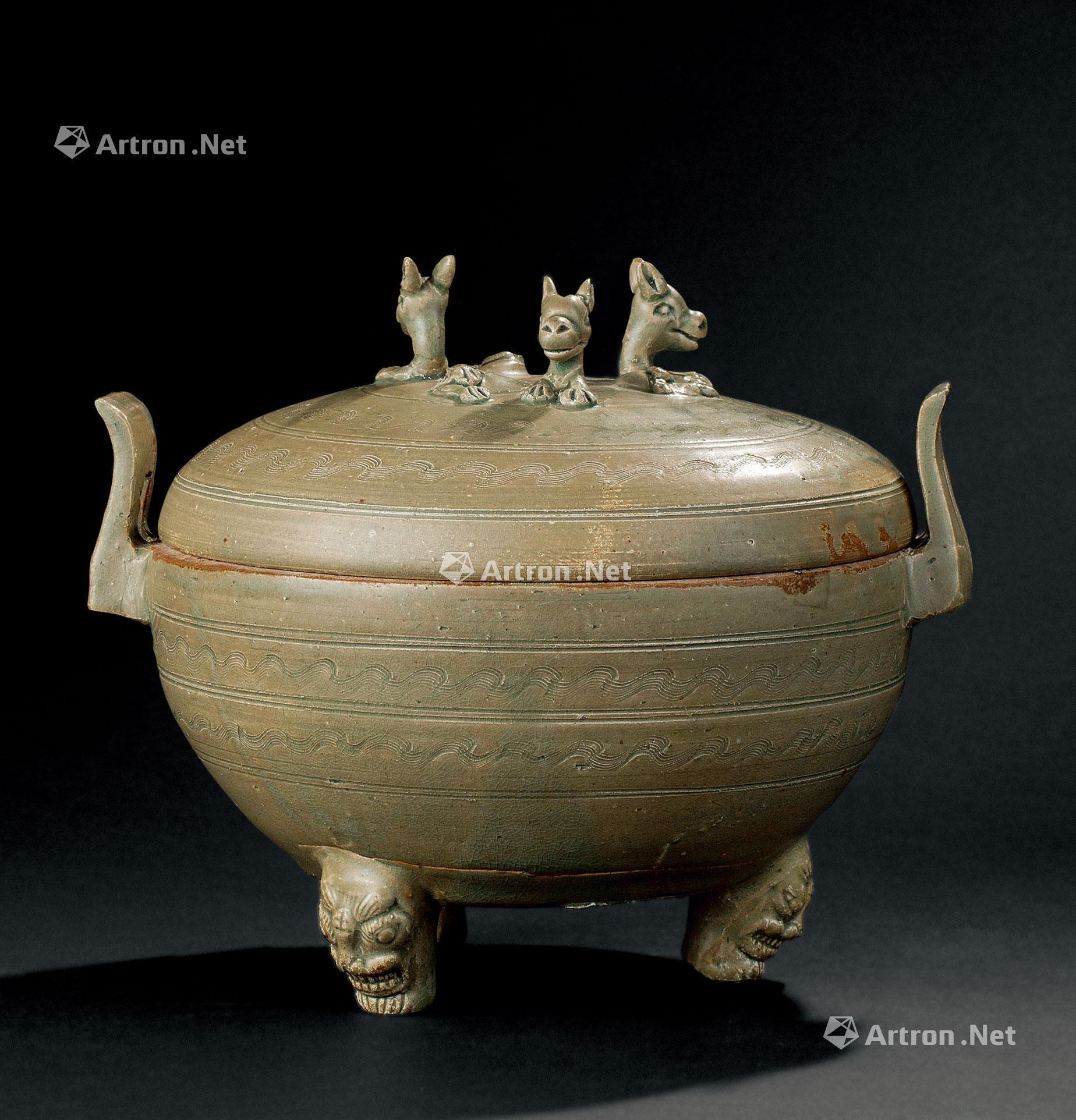 1926 东晋(317-420年)作 越窑三兽钮鼎式香炉