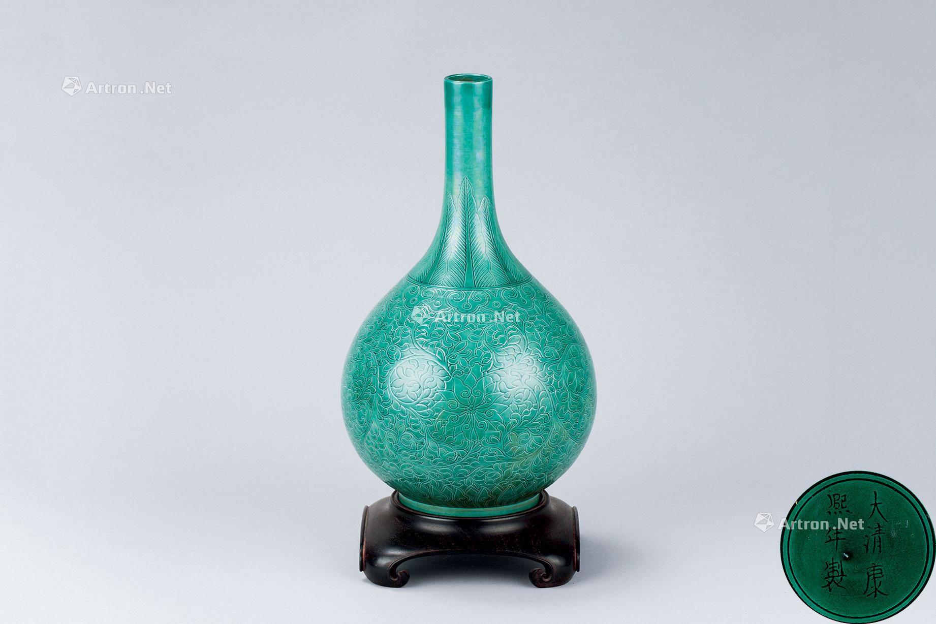 1210清代16441911年孔雀绿釉刻缠枝花卉纹胆式瓶