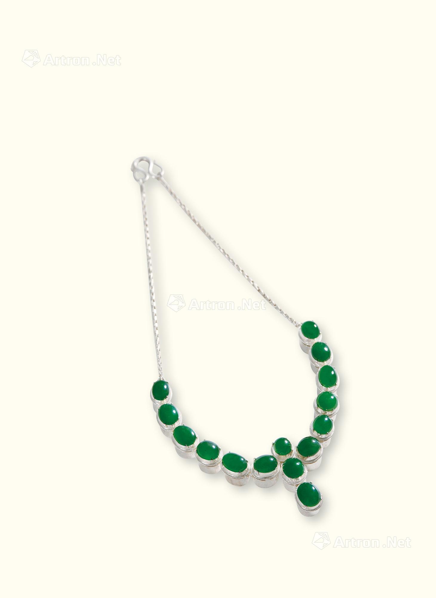 4035 银镶嵌天然翡翠蛋面项链