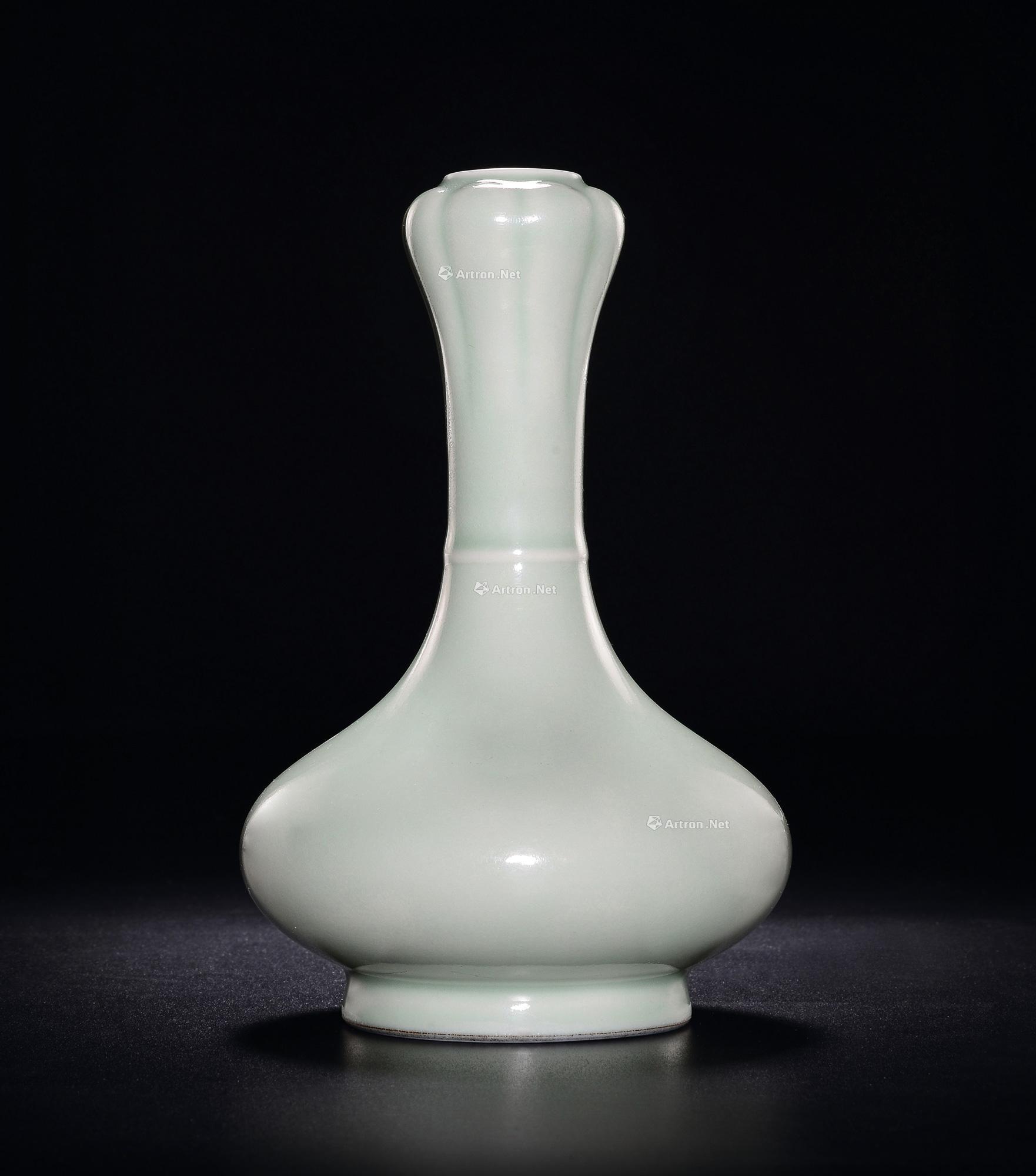 【清乾隆 唐英制粉青釉蒜头瓶】拍卖品_图片_价格_鉴赏_清代单色釉