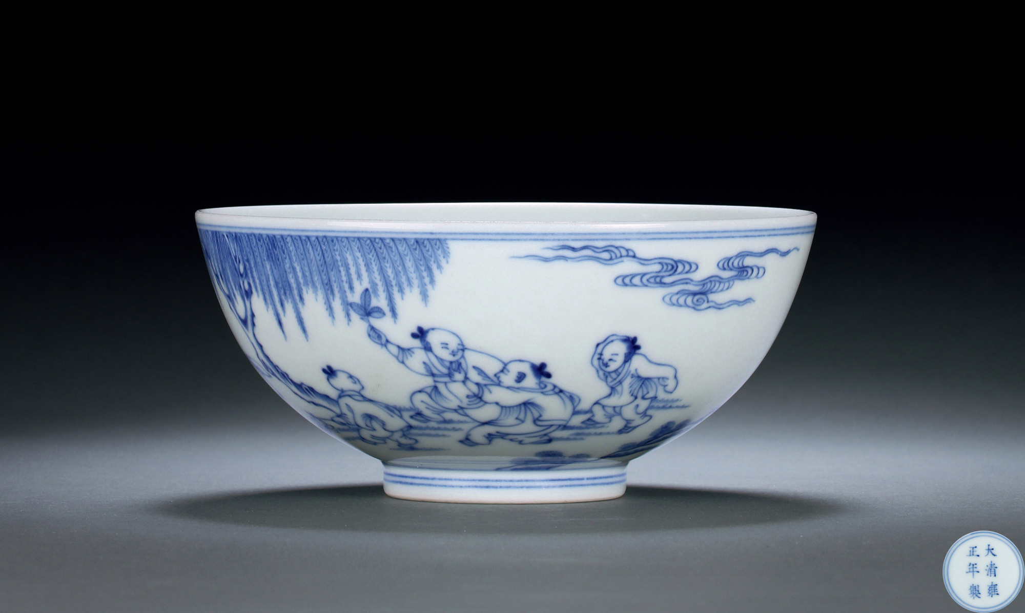 青花淡描庭院婴戏图碗】拍卖品_图片_价格_鉴赏_清代青花瓷器_雅昌