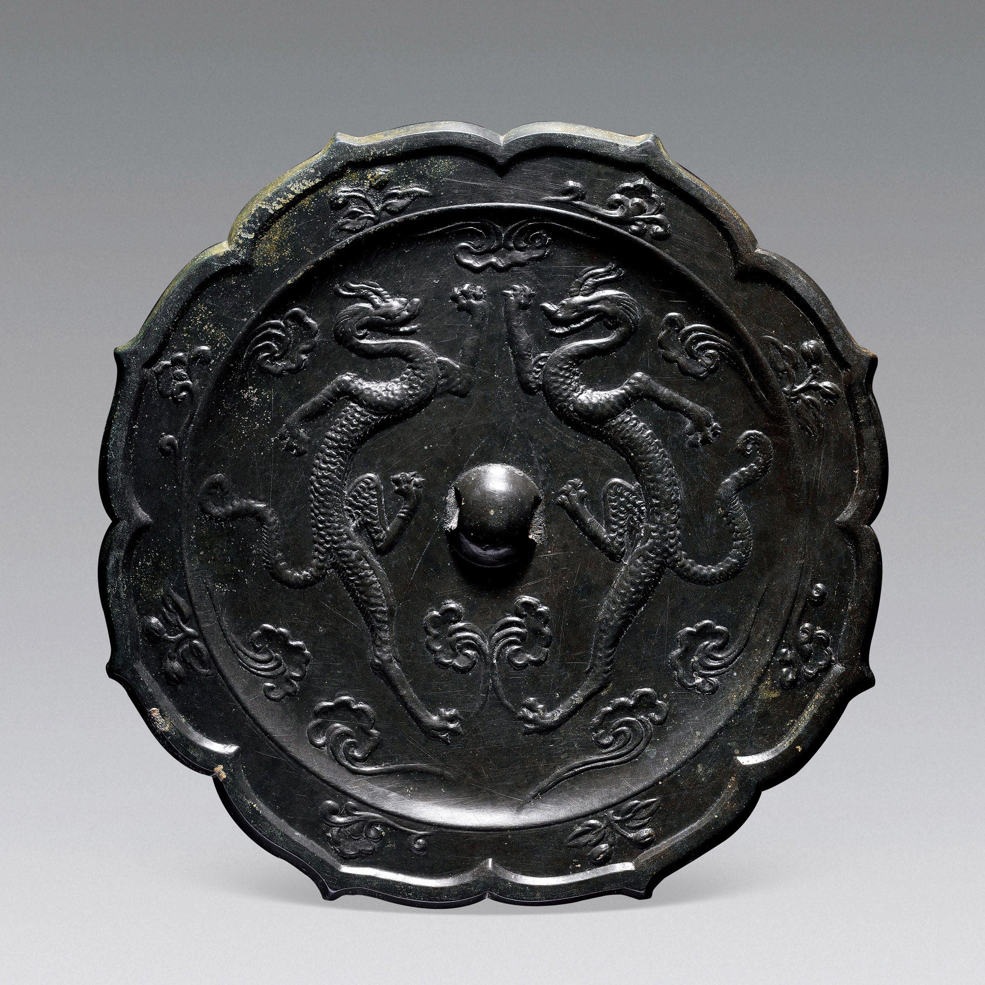 7284菱花形双龙镜