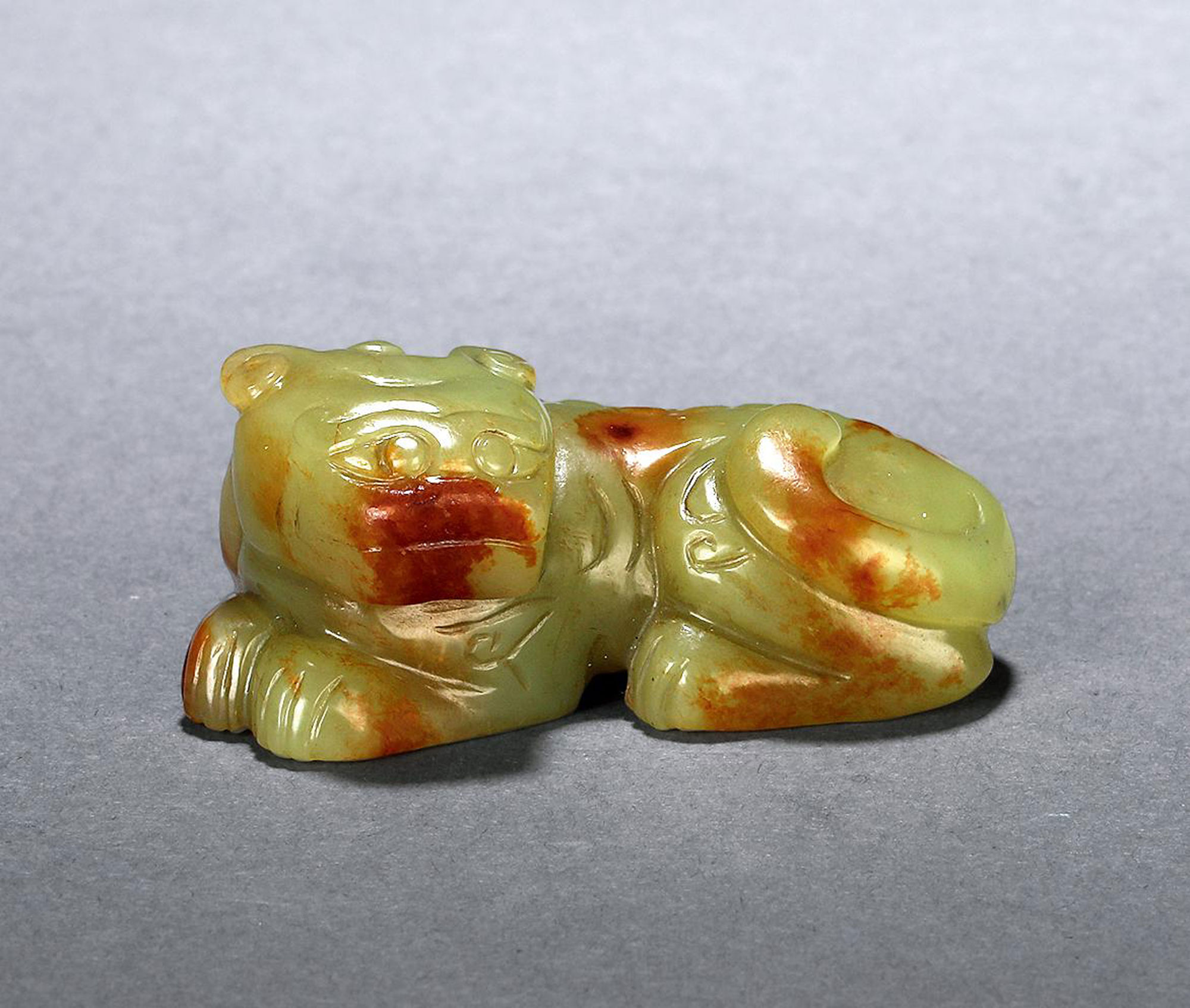 7223 清 黄玉带皮雕瑞兽