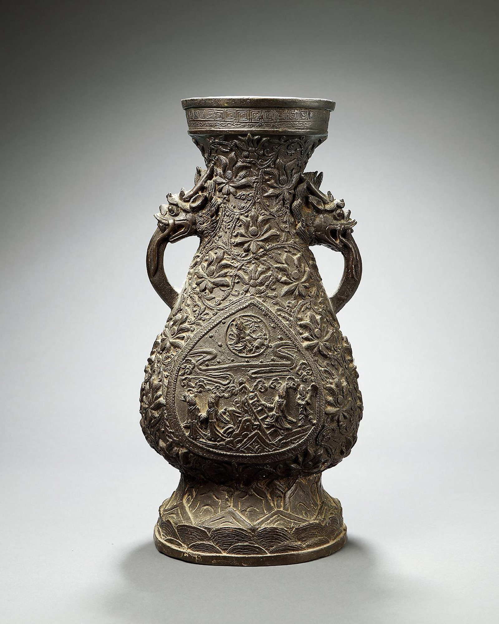 【明中期 铜浮雕缠枝莲仙人故事双耳瓶】拍卖品_图片_价格_鉴赏_铜器
