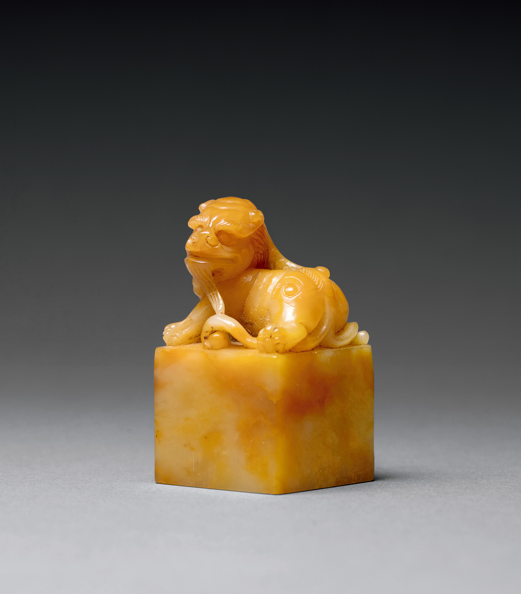 4501 寿山黄芙蓉石兽钮印章