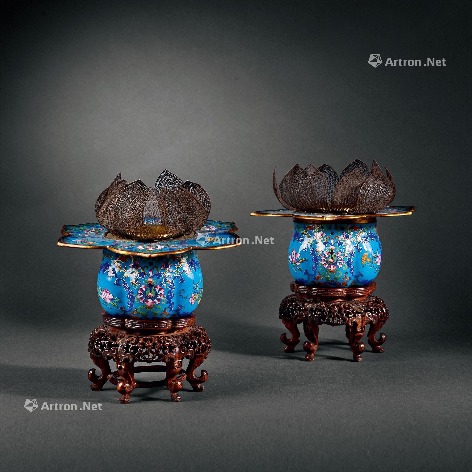 1371清中期铜胎画珐琅莲花灯一对