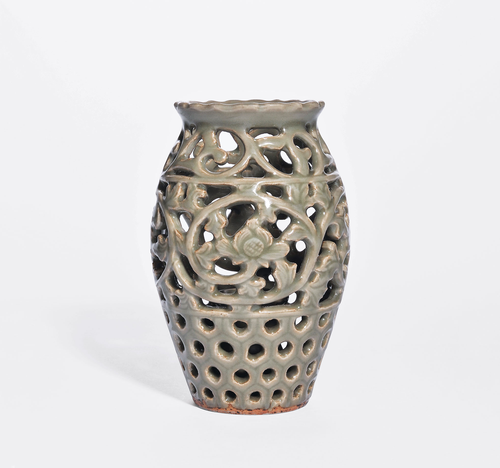 镂空缠枝花卉纹花插】拍卖品_图片_价格_鉴赏_明代单色釉瓷器_雅昌