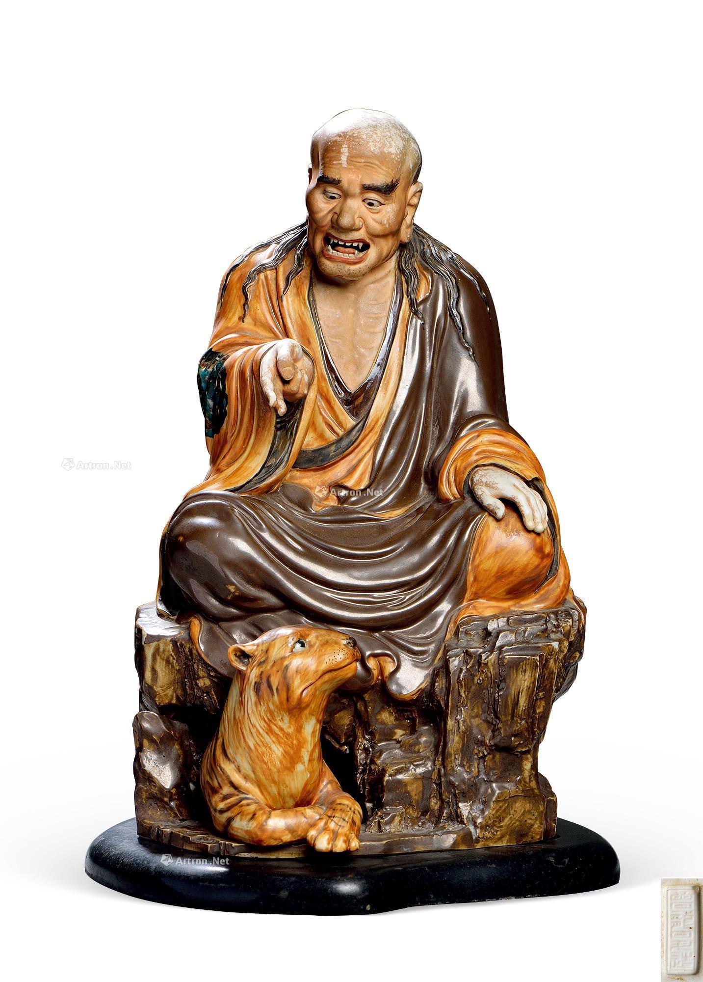 0678民国粉彩伏虎罗汉