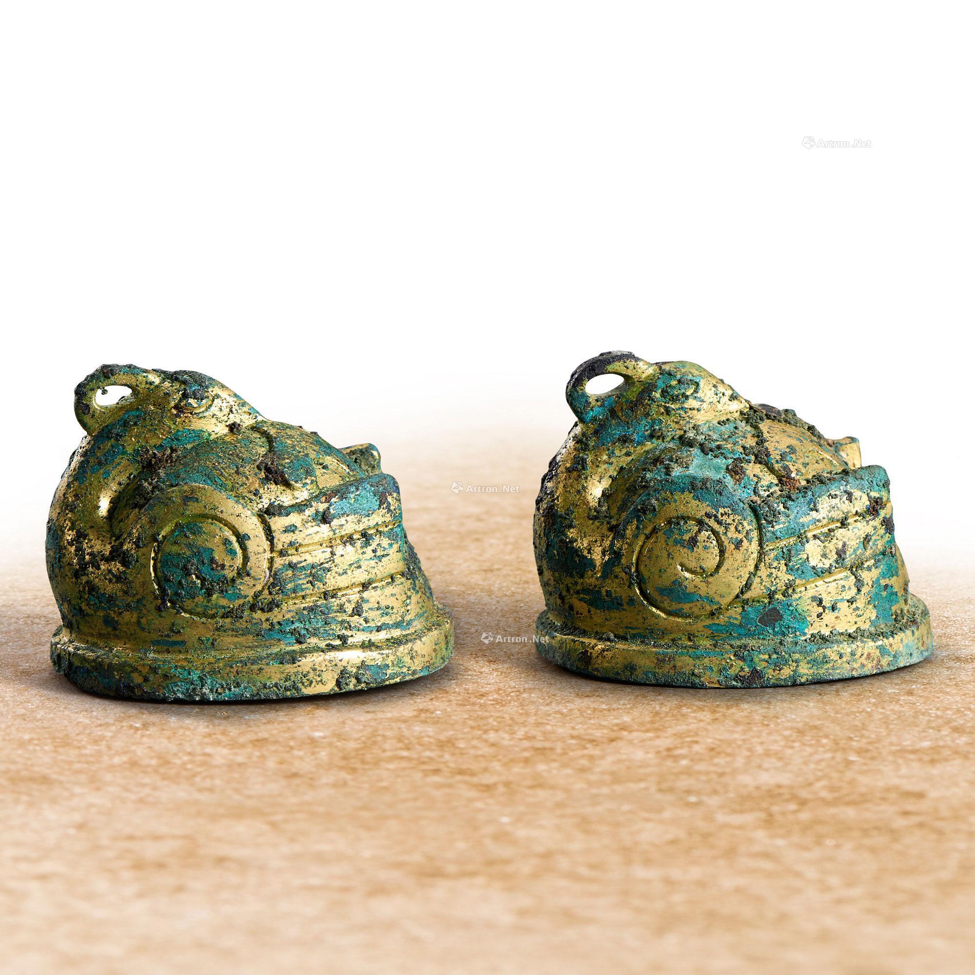 【汉 铜鎏金「凤鸟」纹席镇 (一套两个)】拍卖品