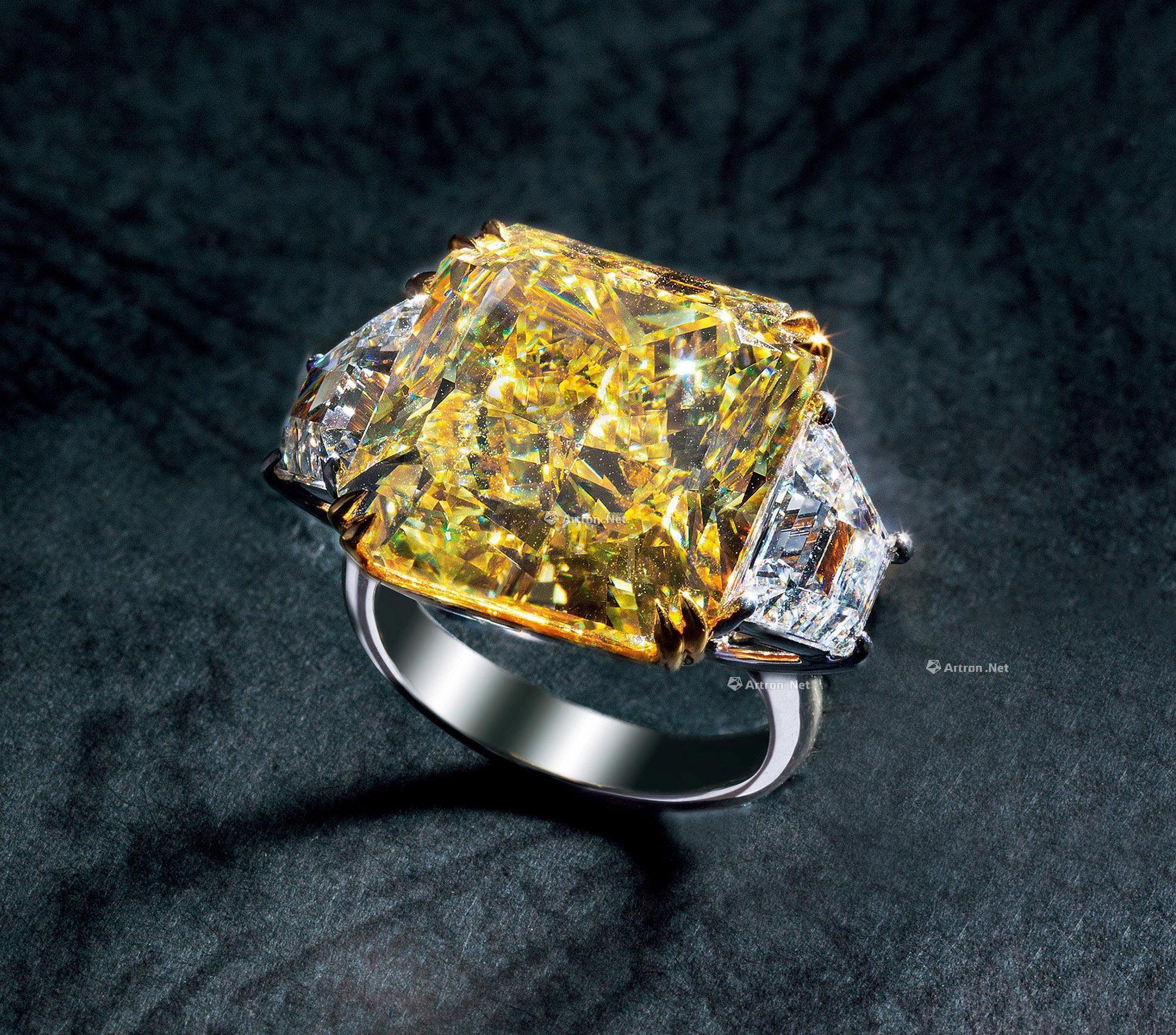 57克拉雷迪恩形切割天然彩黄色钻石配钻石戒指 净度为vs2
