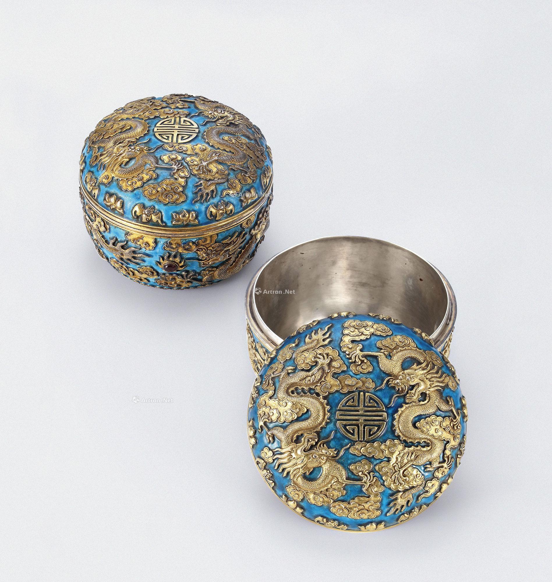 0728清银胎珐琅鎏金双龙戏珠盖盒一对