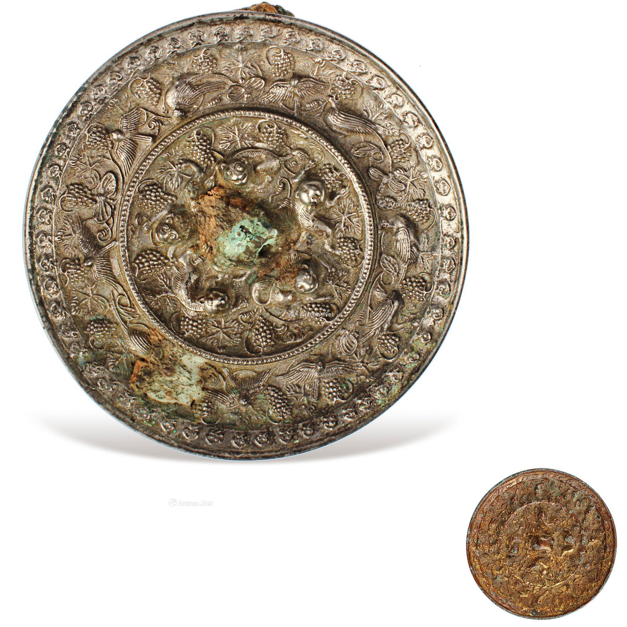 3050唐代鎏金海兽葡萄纹铜镜一件