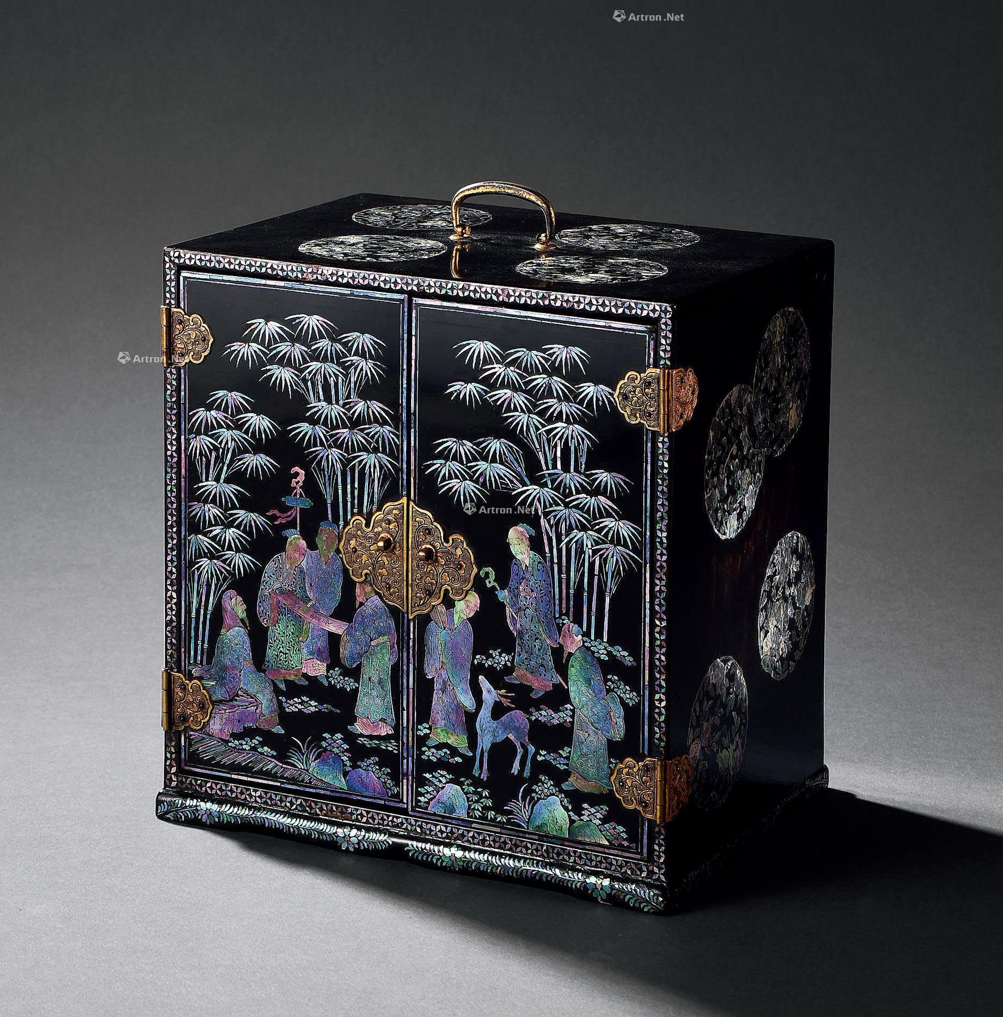 0931 清 螺钿人物小橱