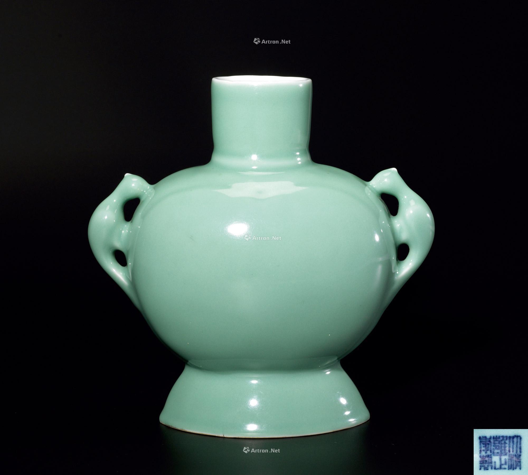 【清雍正 青釉兽耳扁壶】拍卖品_图片_价格_鉴赏_清代单色釉瓷器_雅昌
