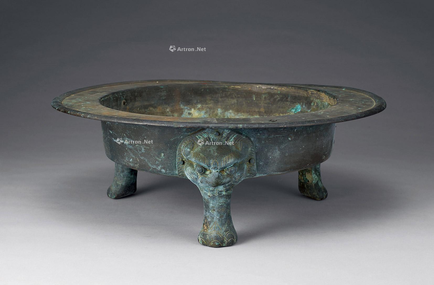 3856明青铜三兽足圆盘