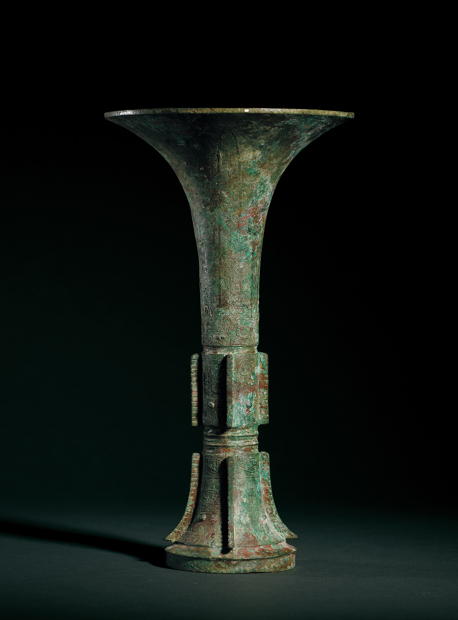 1006 商 青铜饕餮纹觚