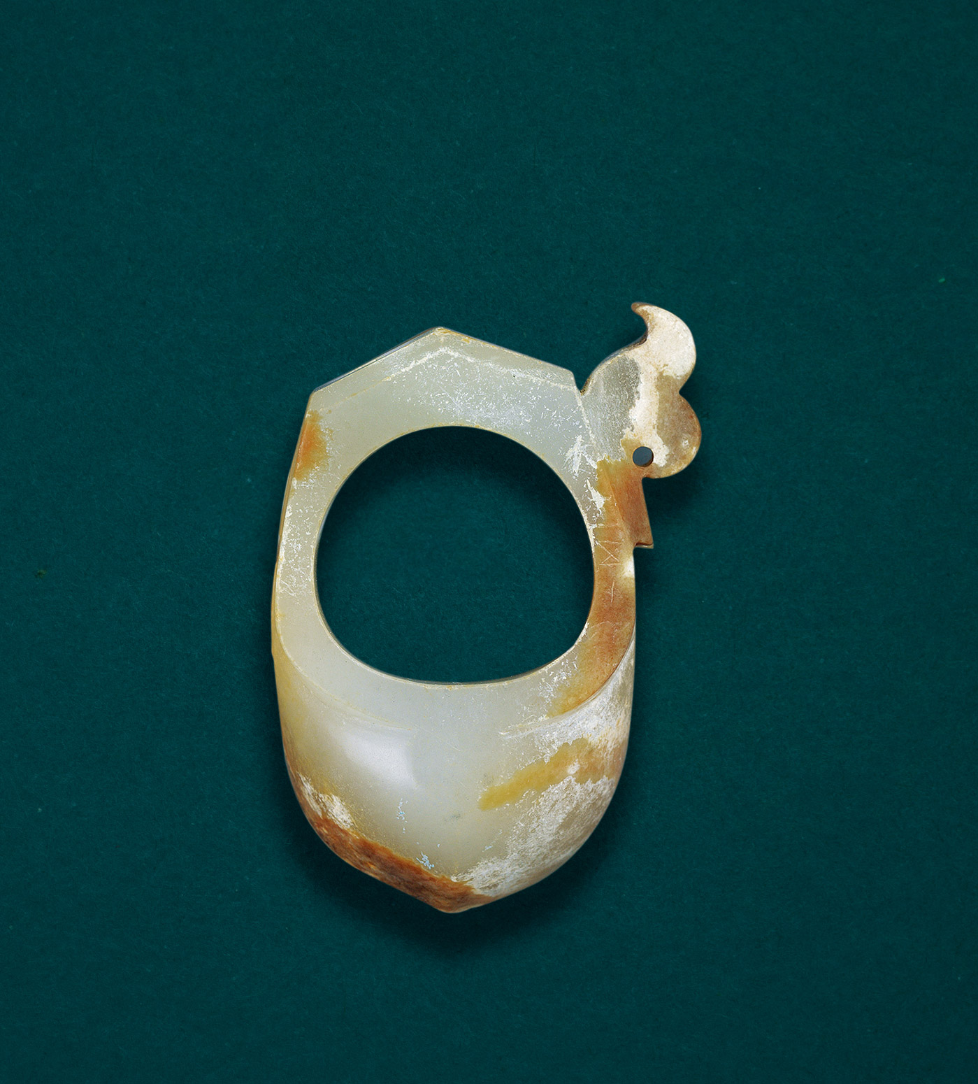 1176战国白玉灰皮红沁韘