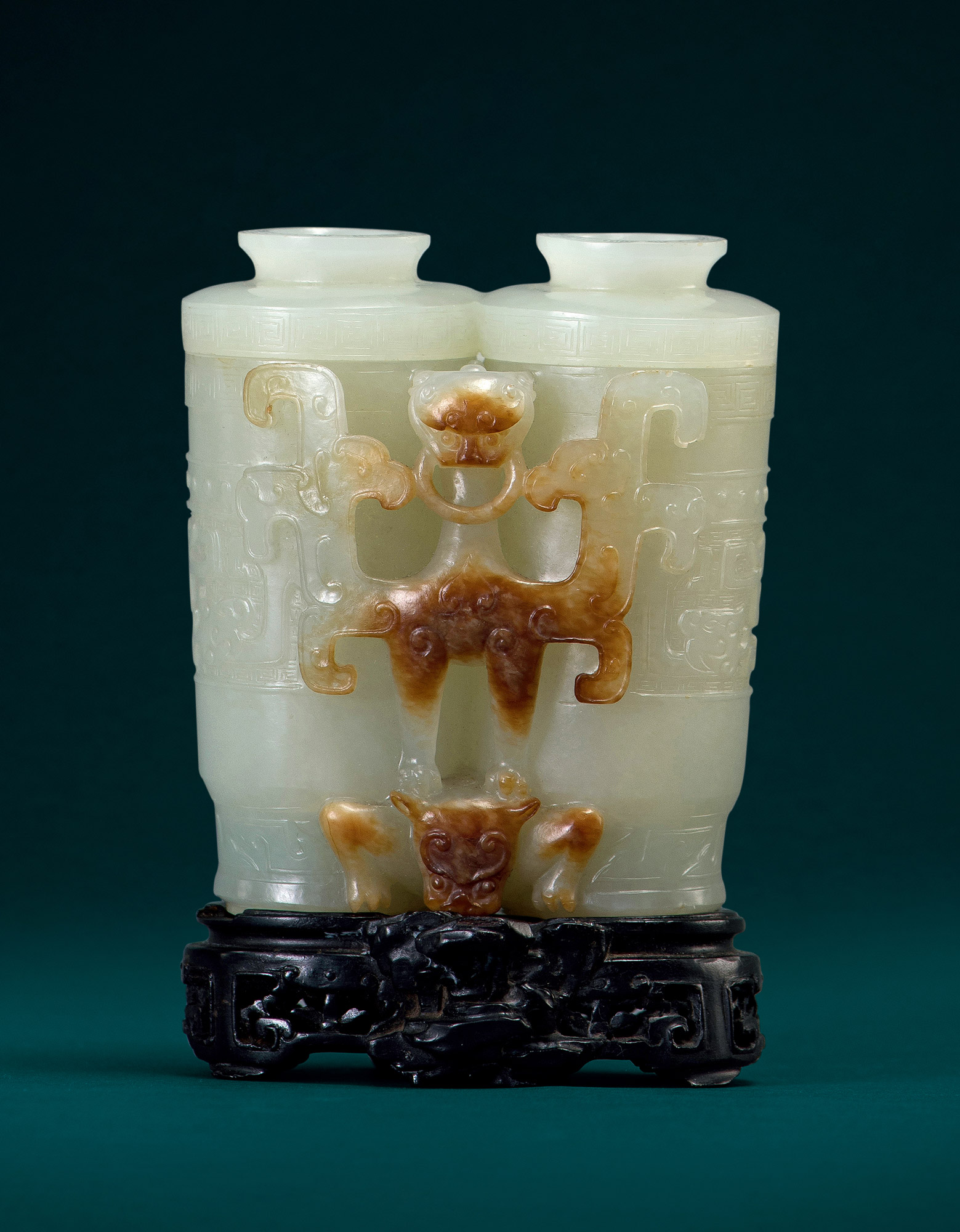 1262清乾隆白玉俏色仿古双联英雄瓶