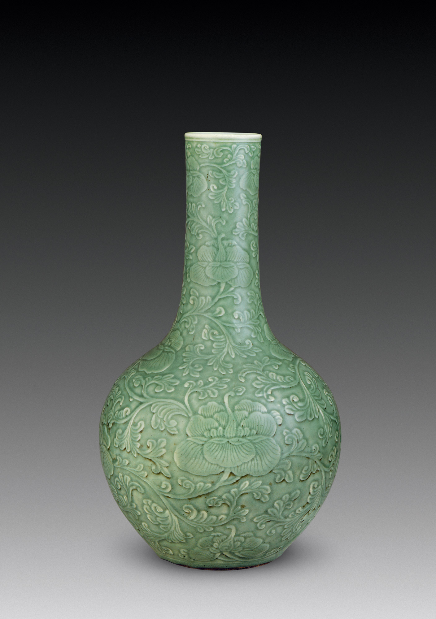 【清乾隆 青釉牡丹纹天球瓶】拍卖品_图片_价格_鉴赏_清代单色釉瓷器