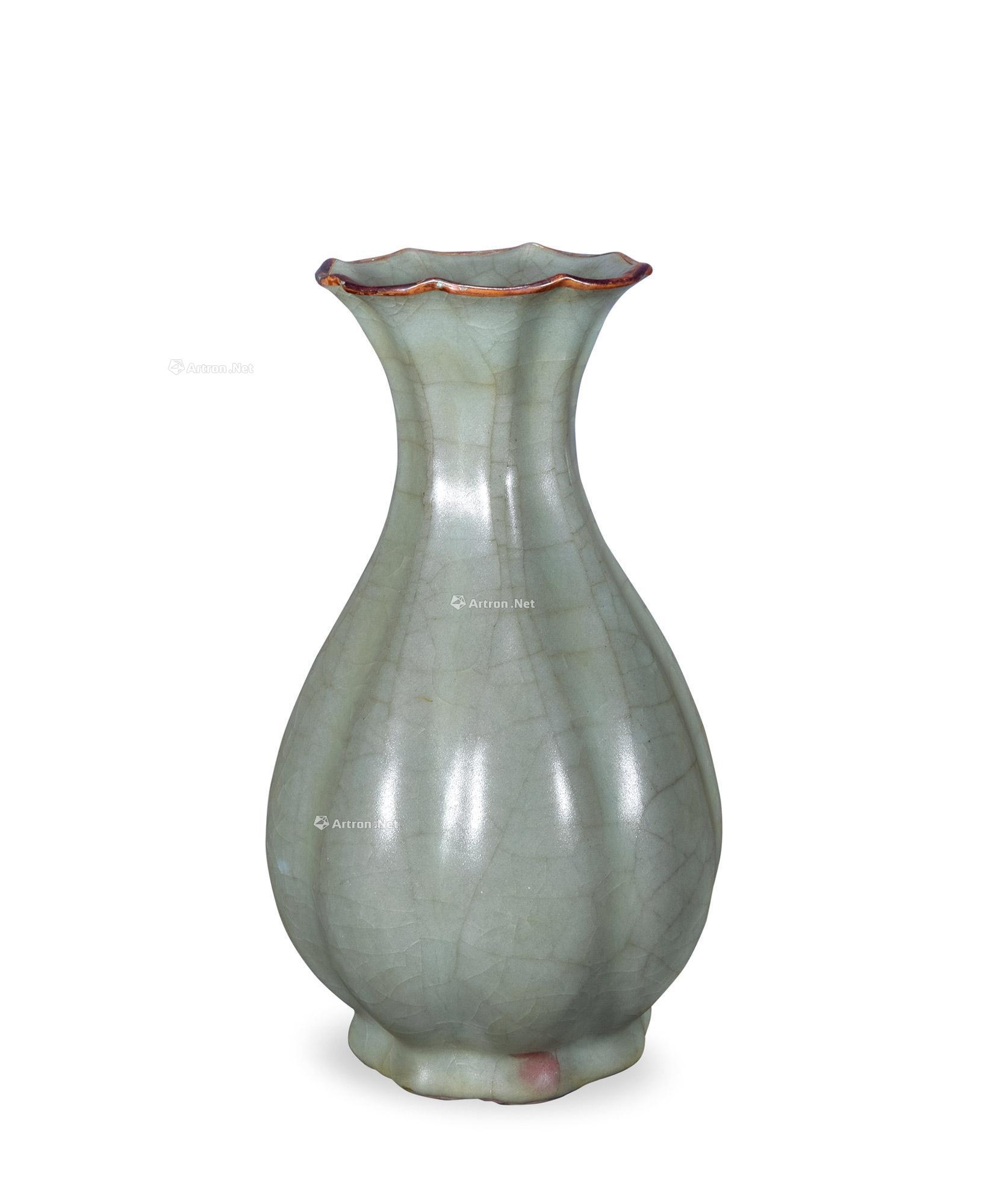 0481宋官窑瓜棱瓶