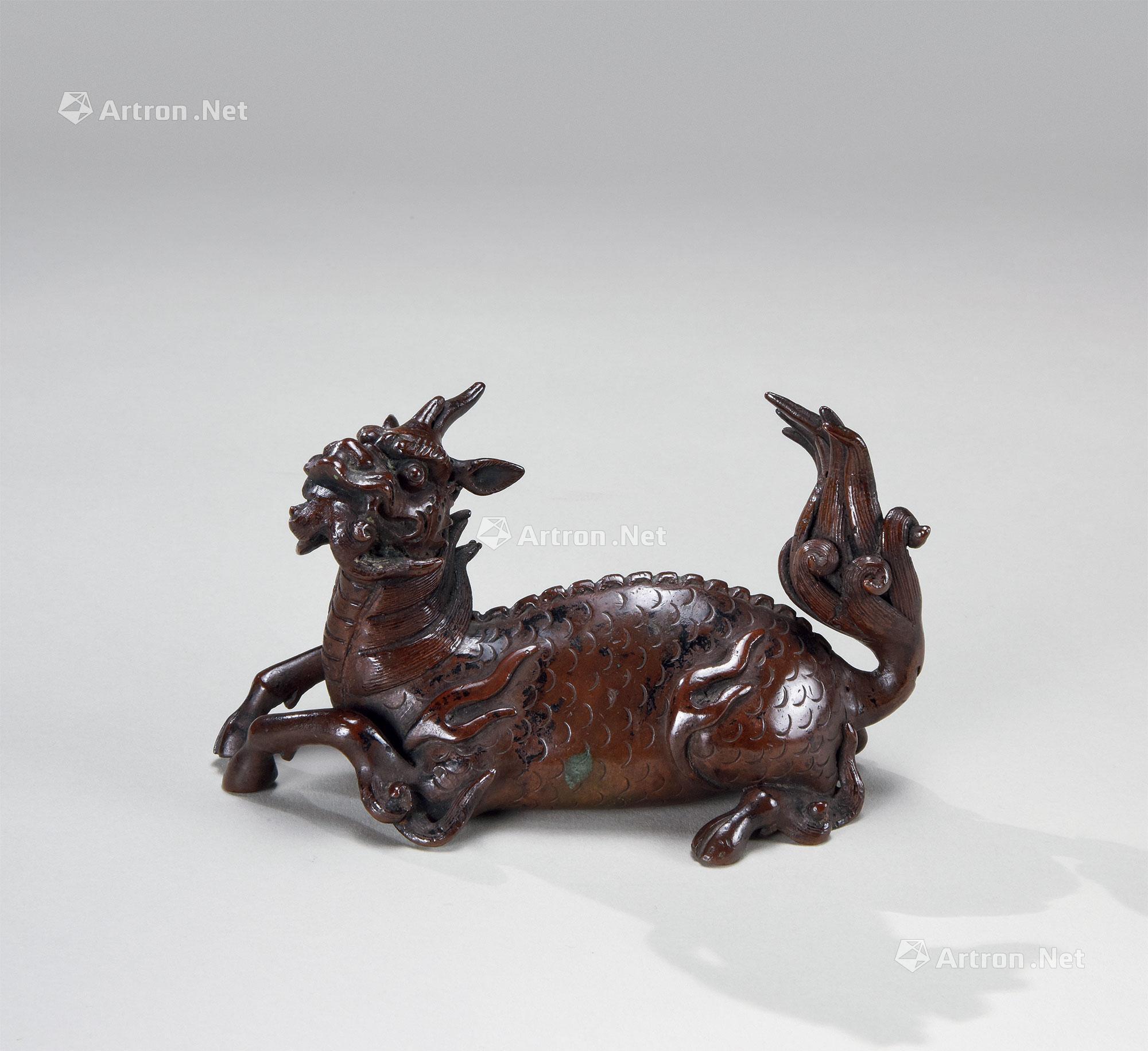 4242 明代(1368-1644年)作 铜麒麟文镇