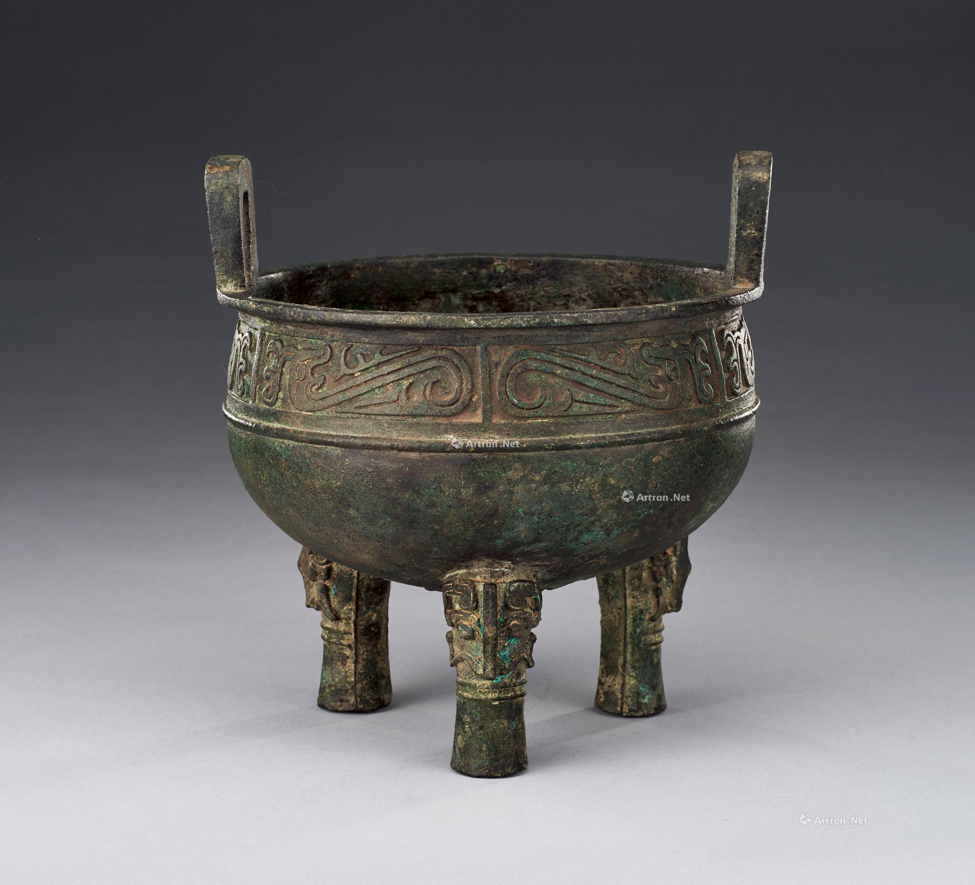 1808 西周 青铜夔龙纹鼎