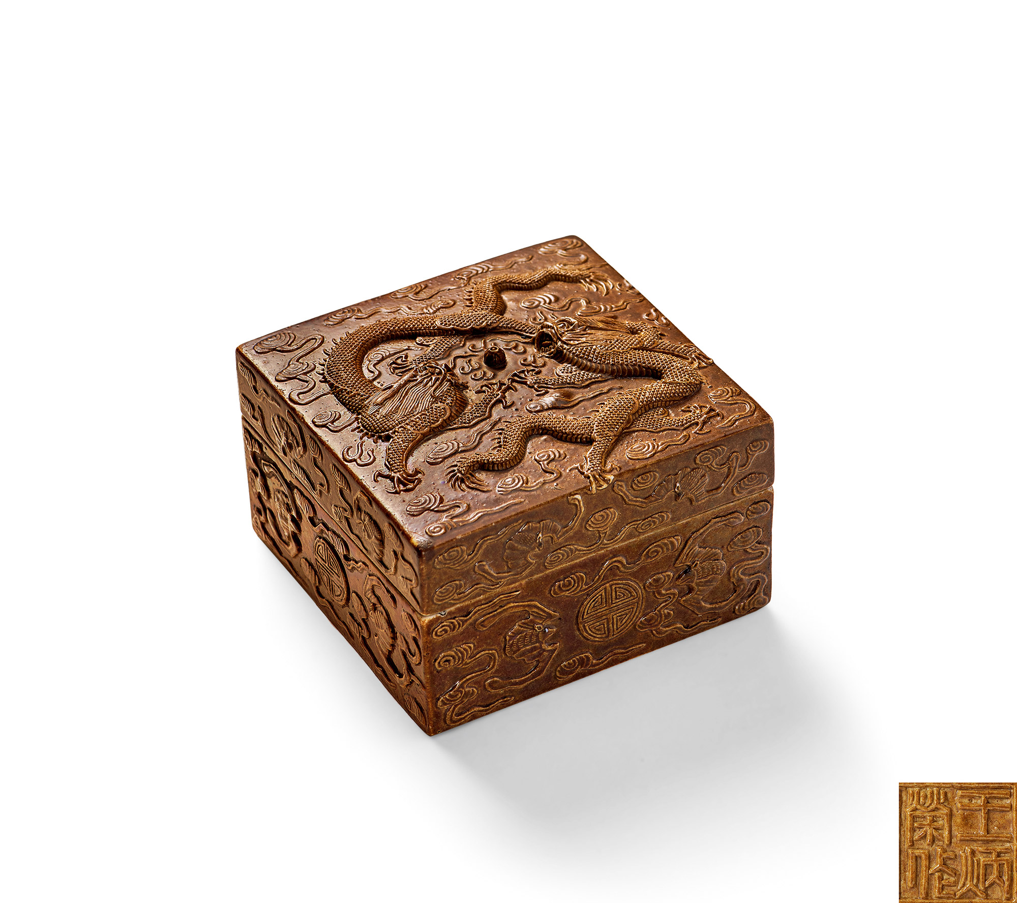 1024清酱釉雕瓷龙纹盖盒