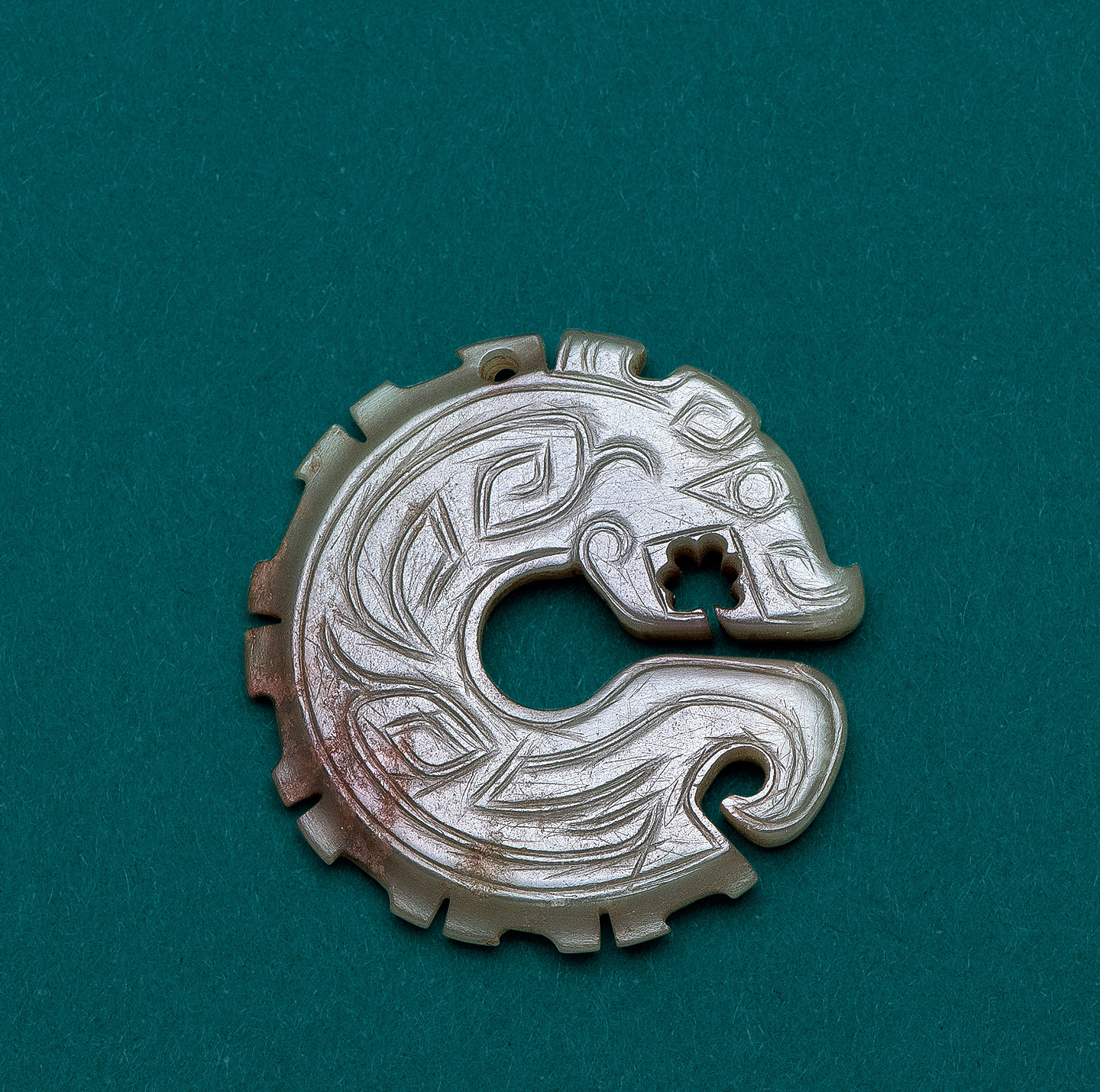 1185西周青白玉龙纹玦