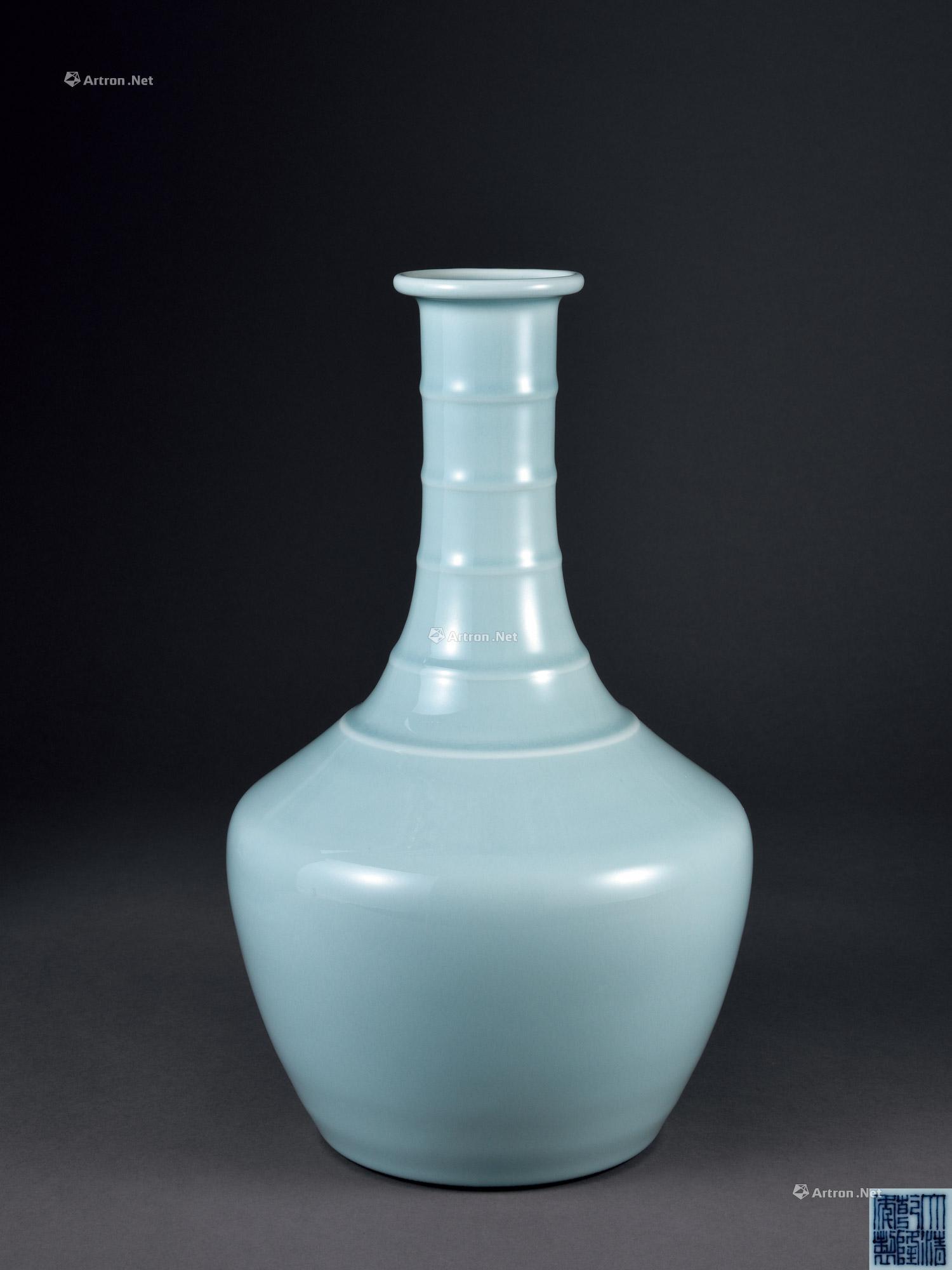 0215清天青仿汝釉七弦瓶