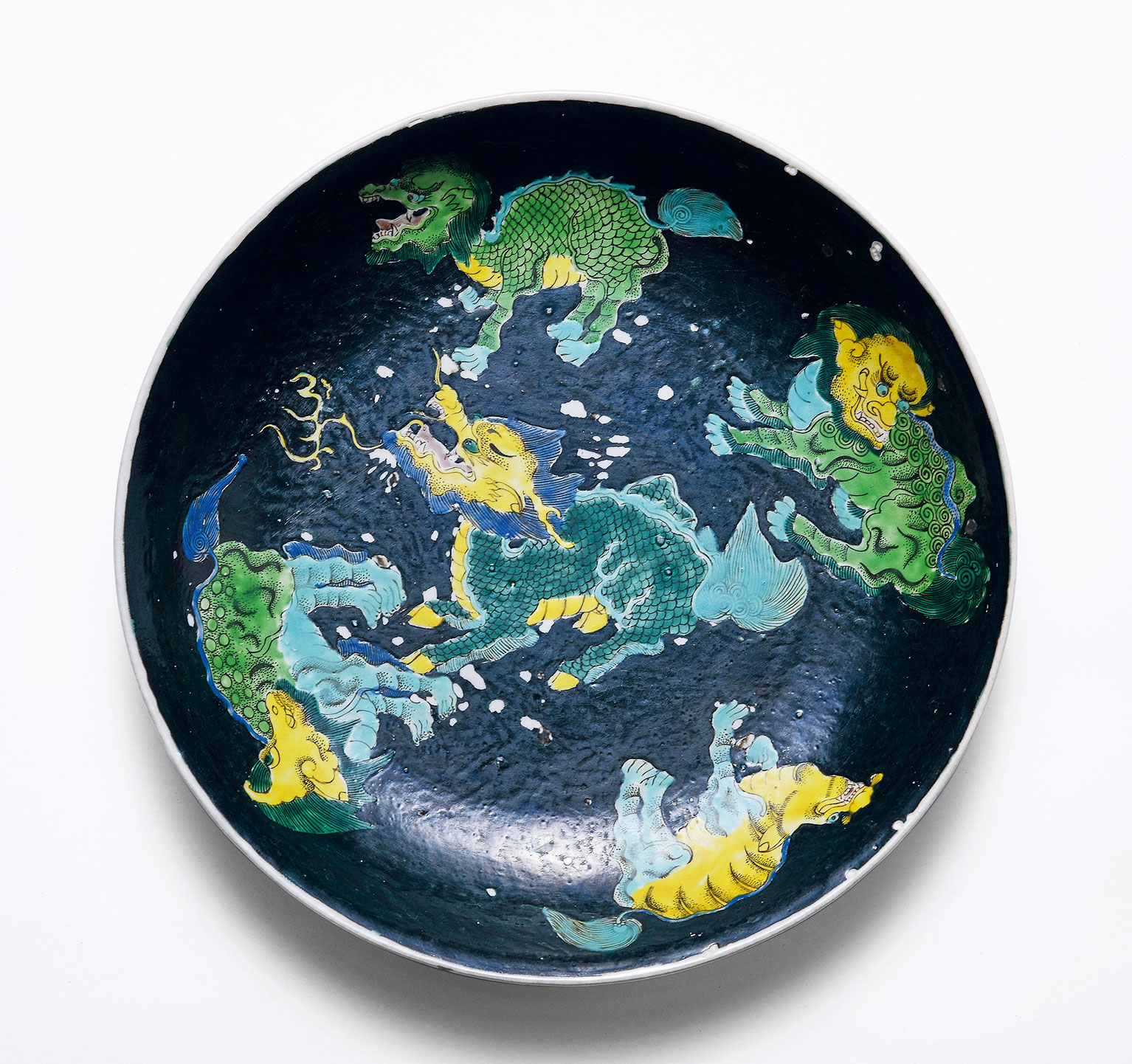 墨地素三彩瑞兽纹大盘】拍卖品_图片_价格_鉴赏_清代其它彩釉瓷器