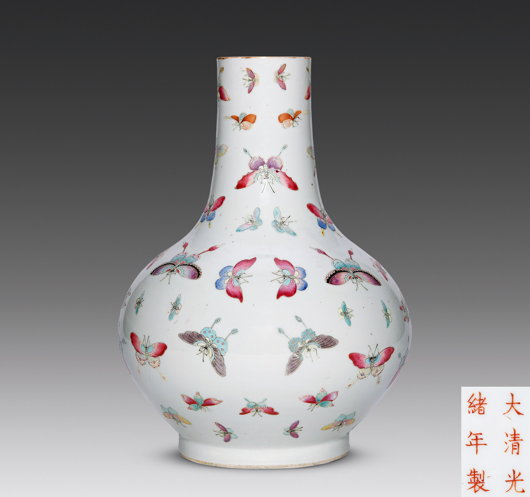 【清光绪 粉彩百蝶图荸荠瓶】拍卖品_图片_价格_鉴赏_清代粉彩瓷器