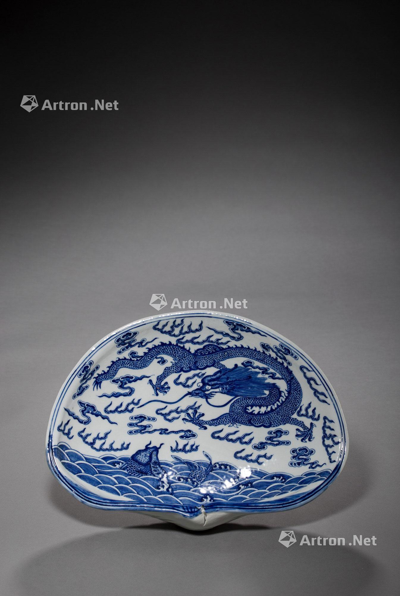 【清 青花贝壳形鱼化龙纹供盘】拍卖品_图片_价格_鉴赏_清代青花瓷器
