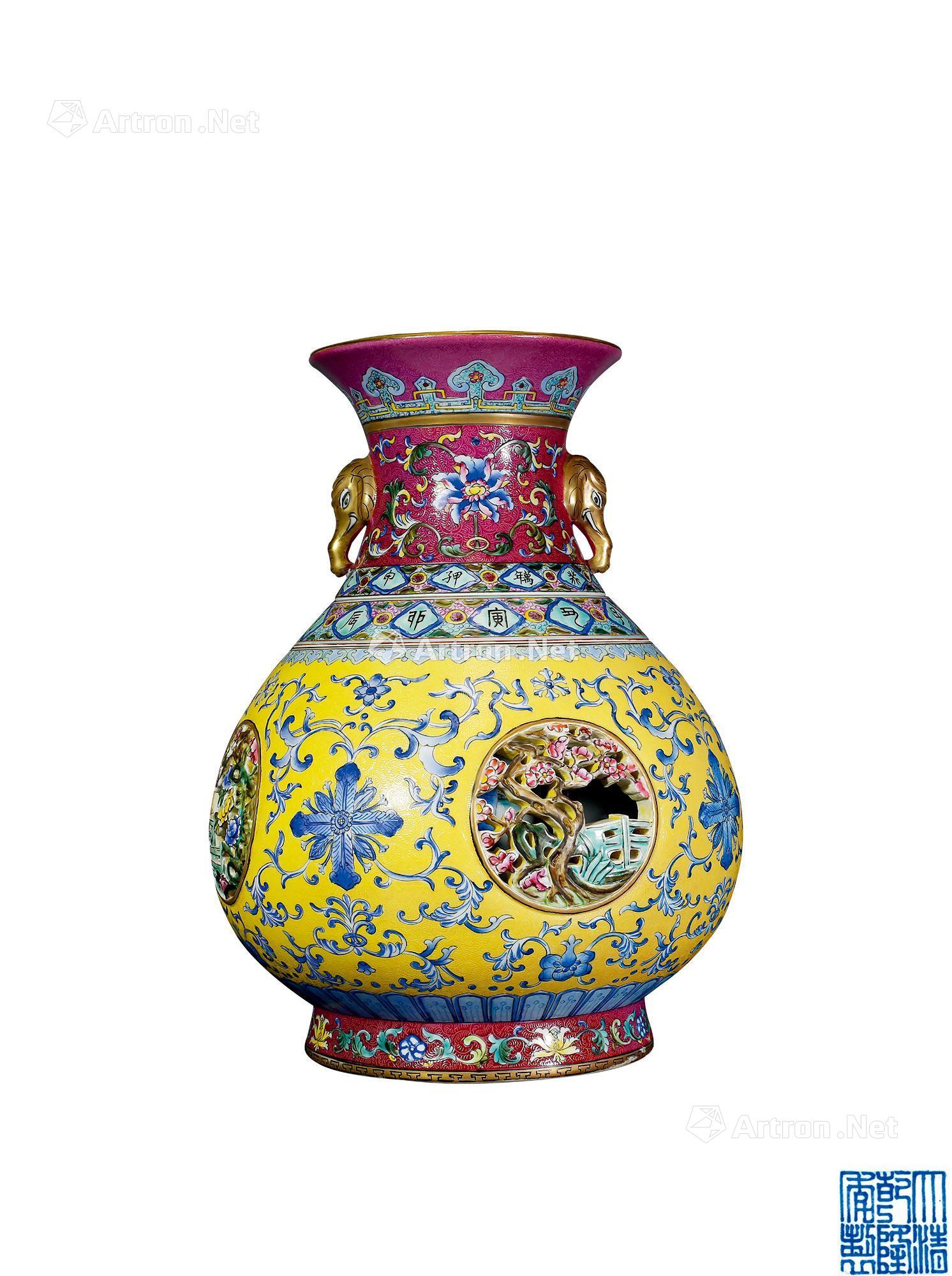 黄地粉彩镂空开光花卉纹象耳转心瓶】拍卖品_图片_价格_鉴赏_清代粉彩